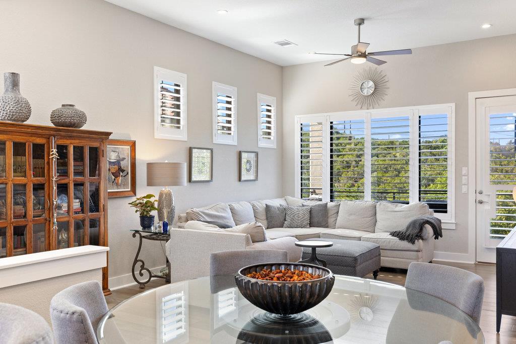 205 HONEY CREEK Ct, Lakeway, TX 78738