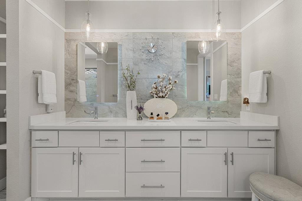 205 HONEY CREEK Ct, Lakeway, TX 78738