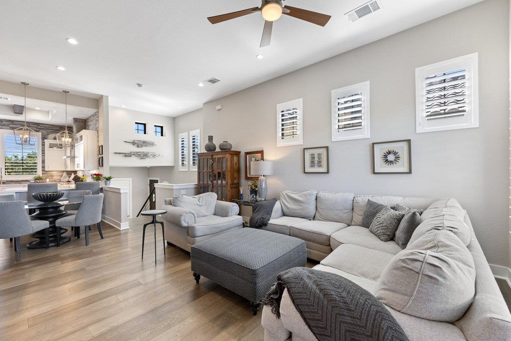 205 HONEY CREEK Ct, Lakeway, TX 78738