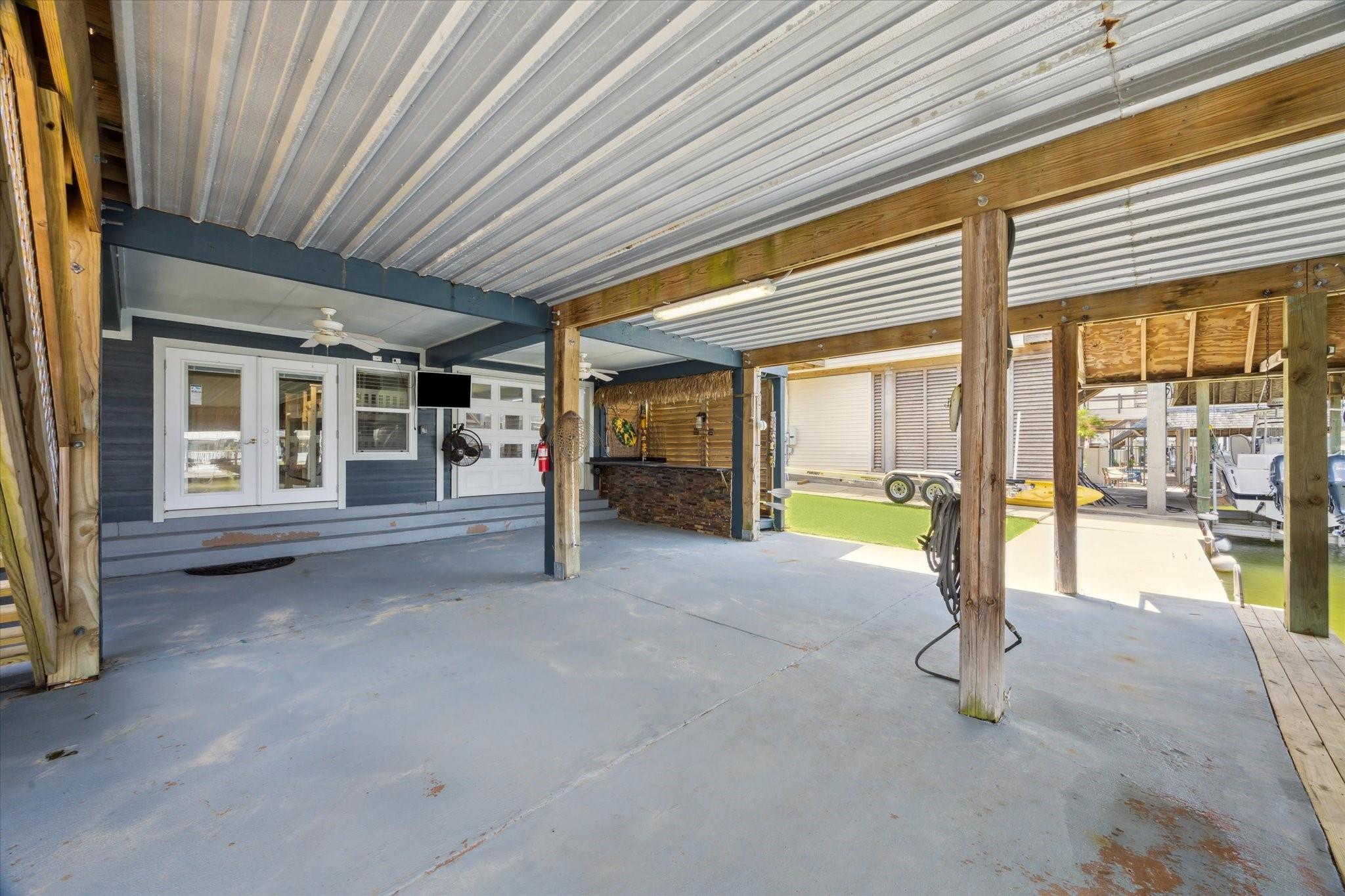 219 Bora Bora Dr, Galveston, TX 77554