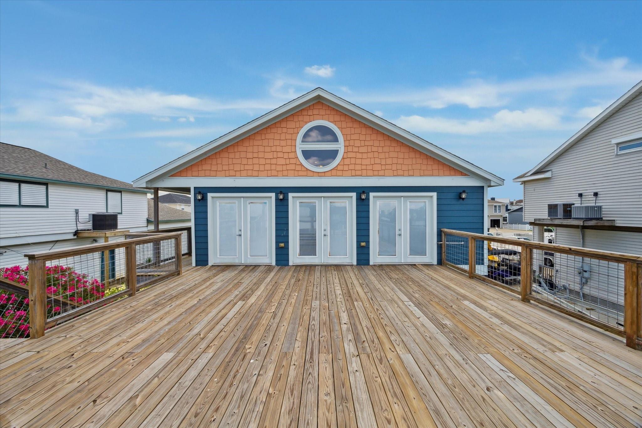 219 Bora Bora Dr, Galveston, TX 77554