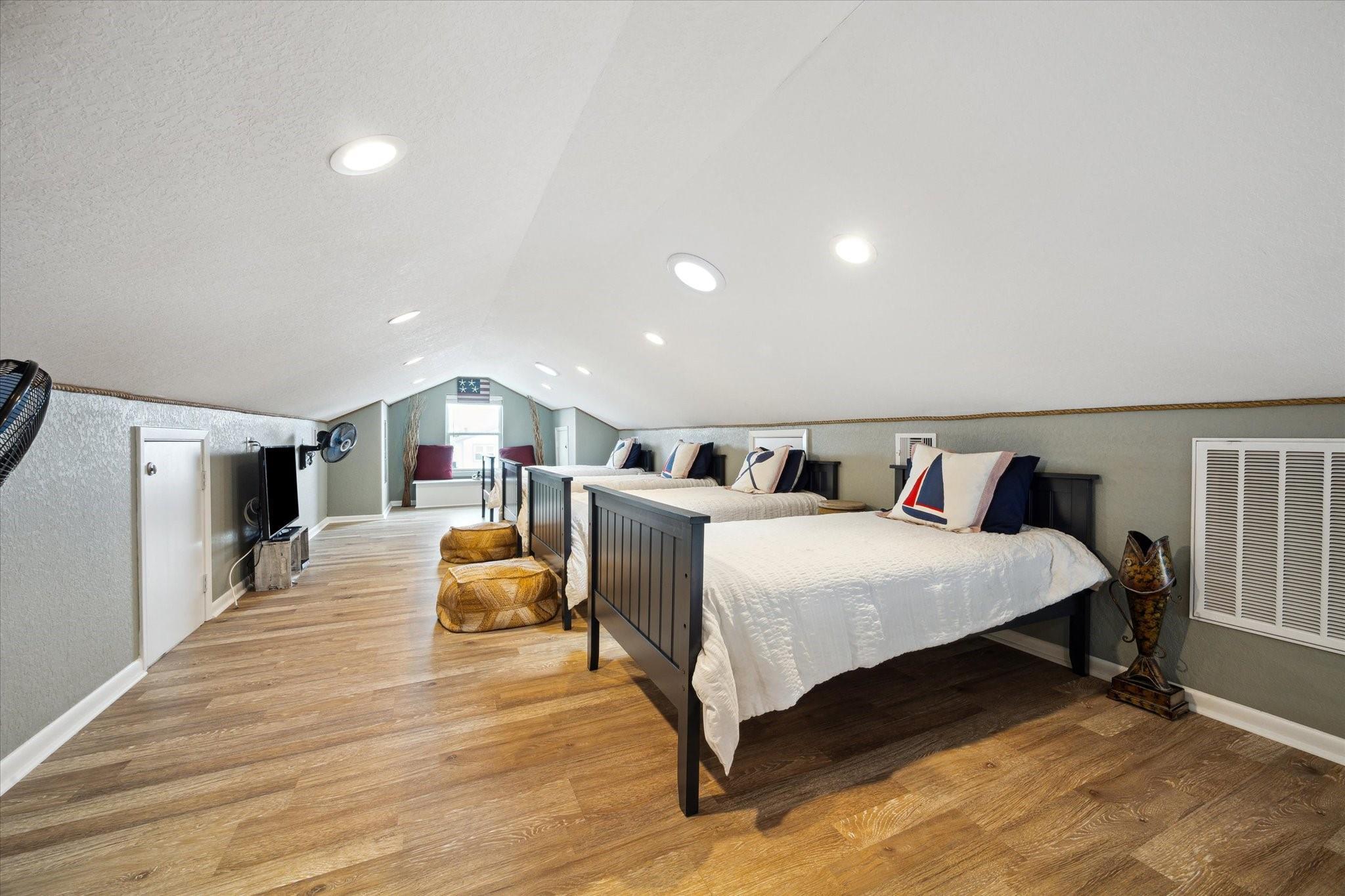 219 Bora Bora Dr, Galveston, TX 77554