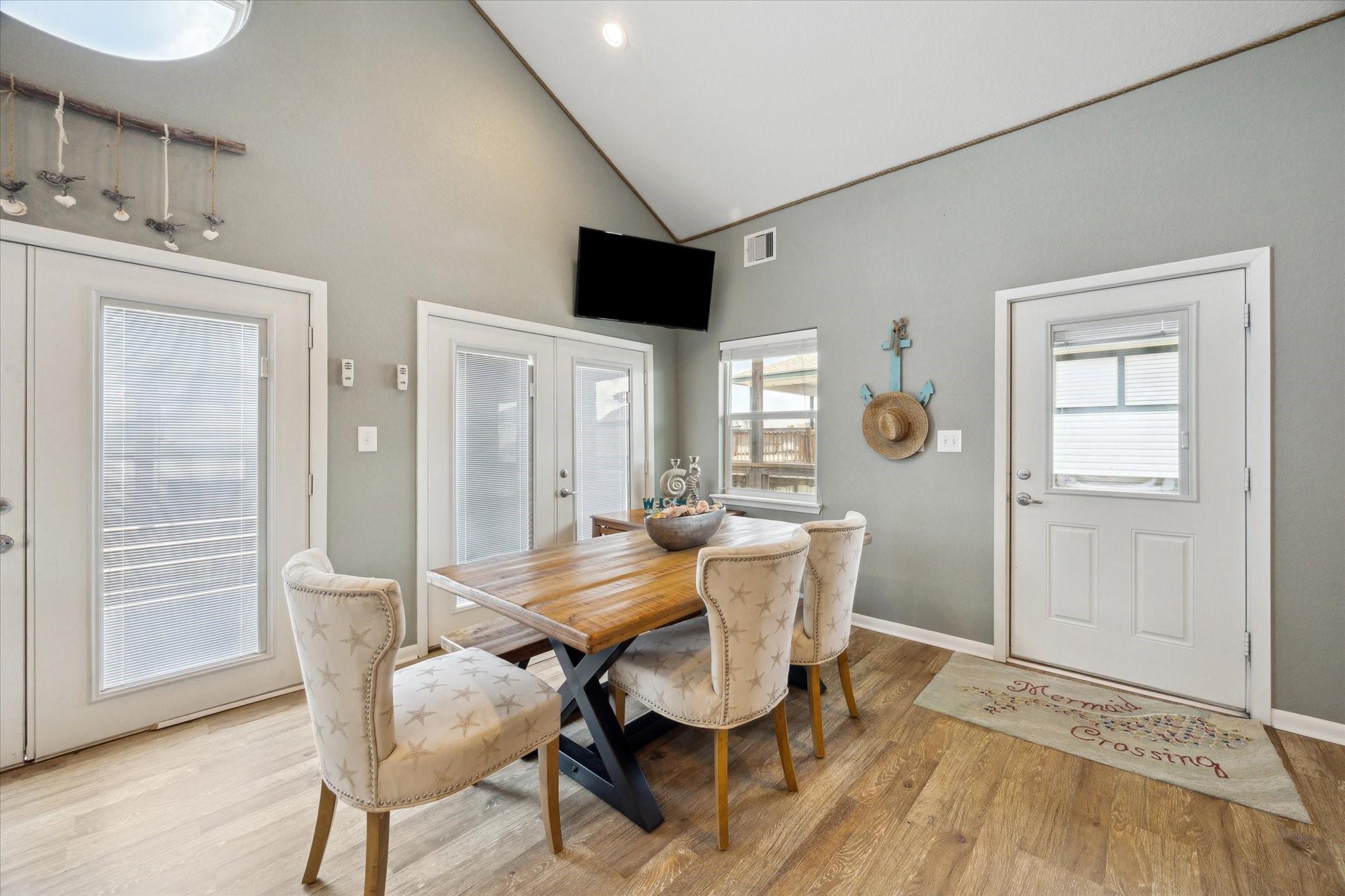 219 Bora Bora Dr, Galveston, TX 77554