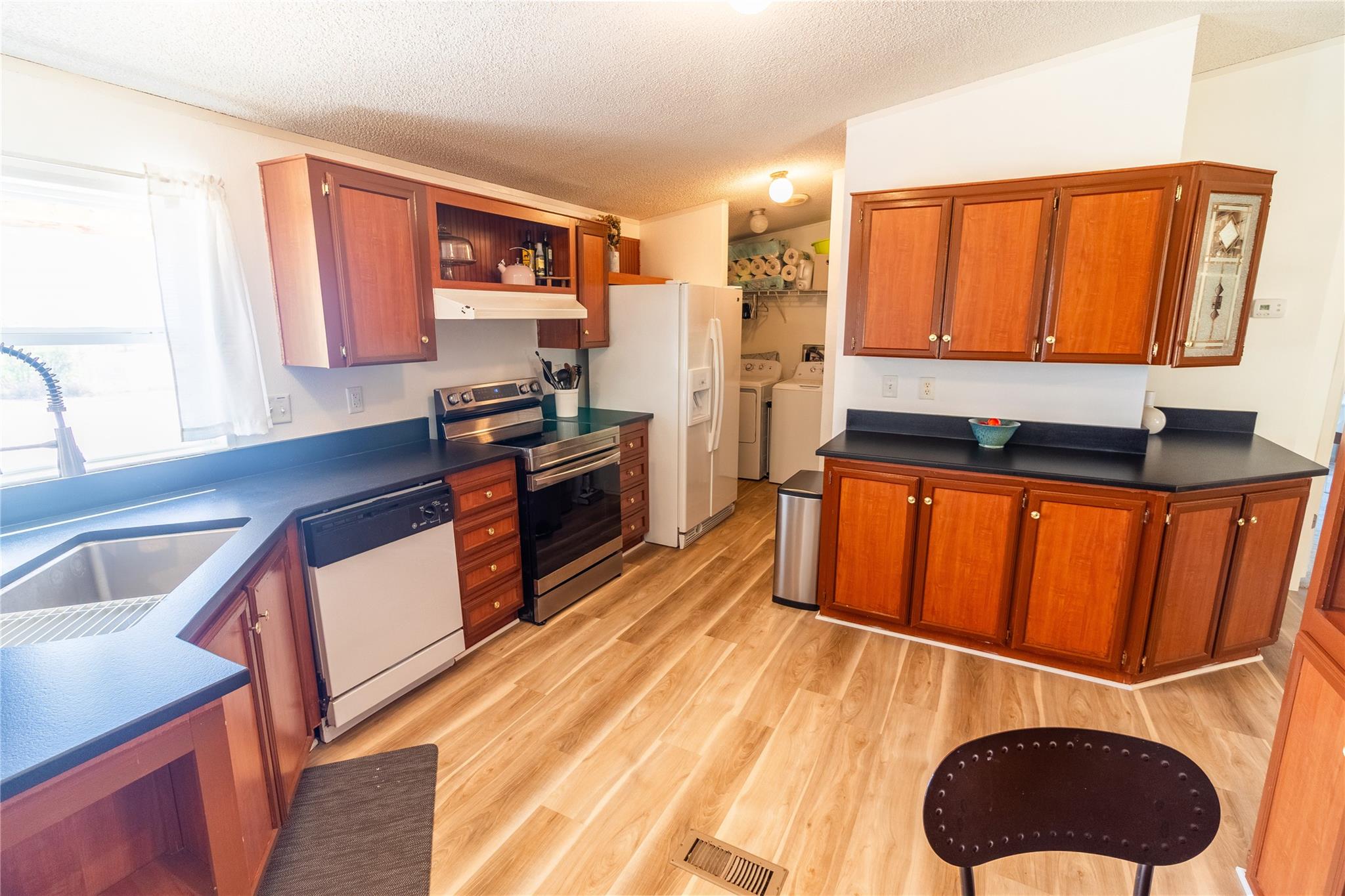 250 Rocky Rd, Lockhart, TX 78644