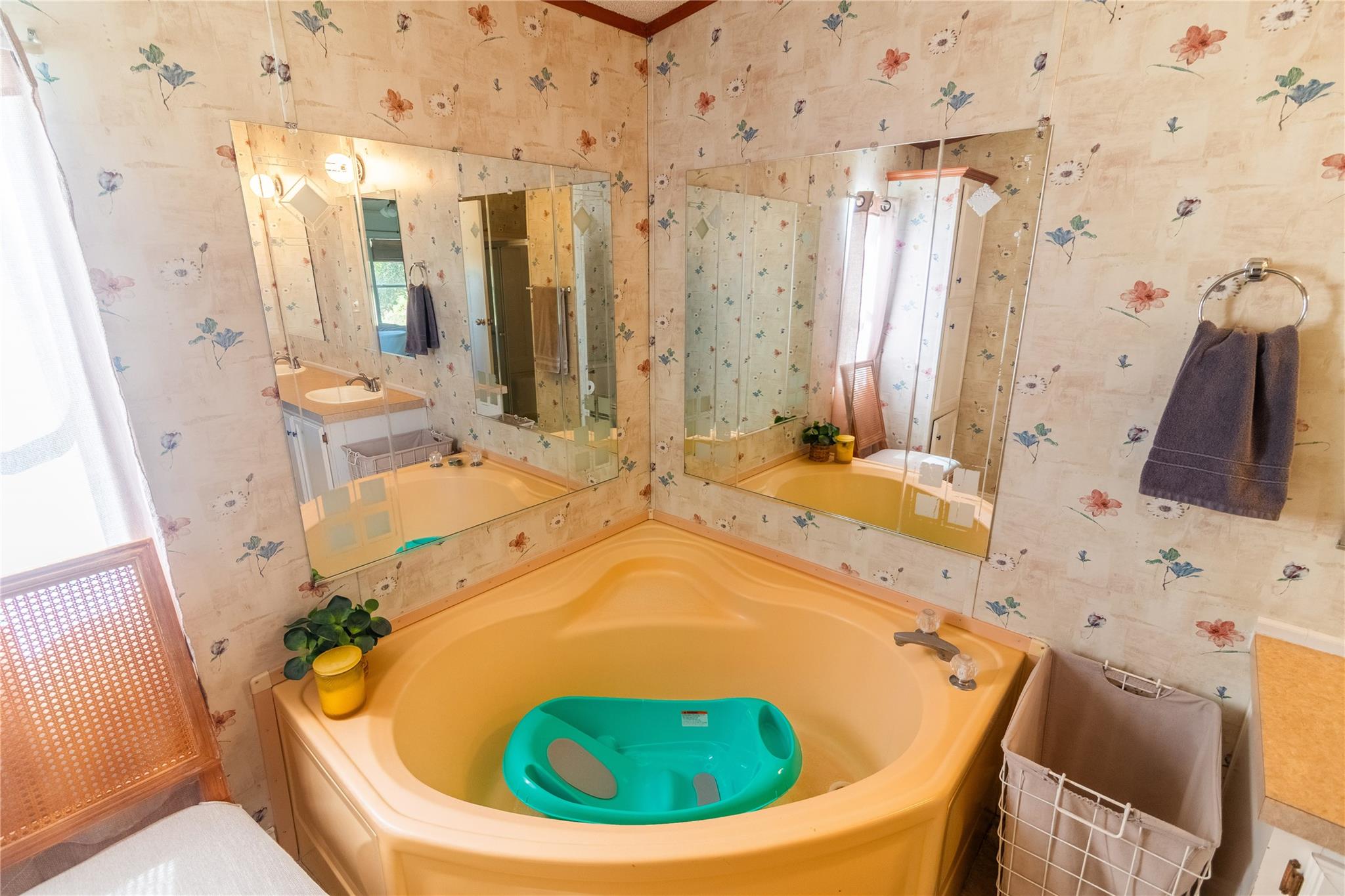 250 Rocky Rd, Lockhart, TX 78644