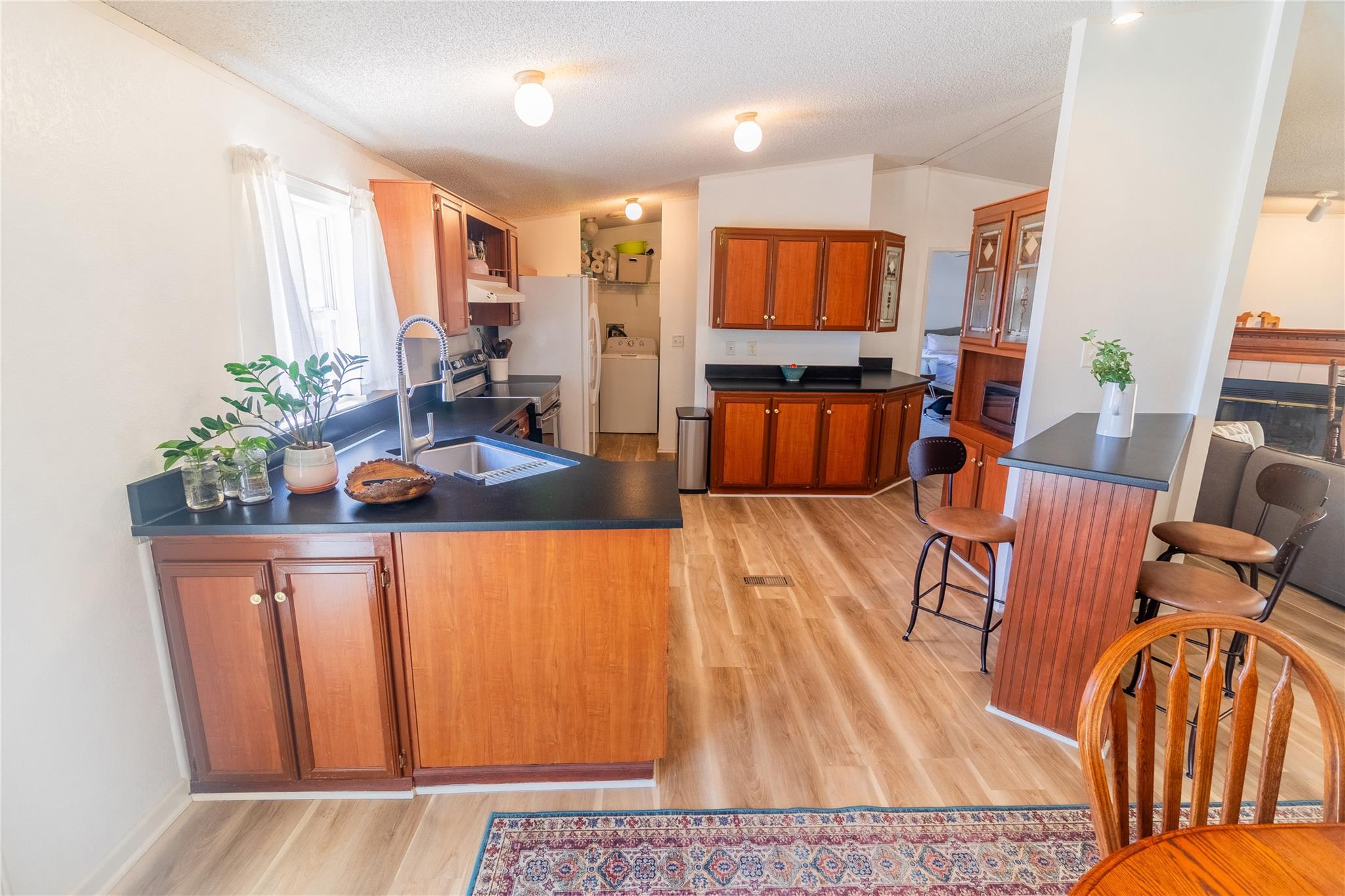 250 Rocky Rd, Lockhart, TX 78644