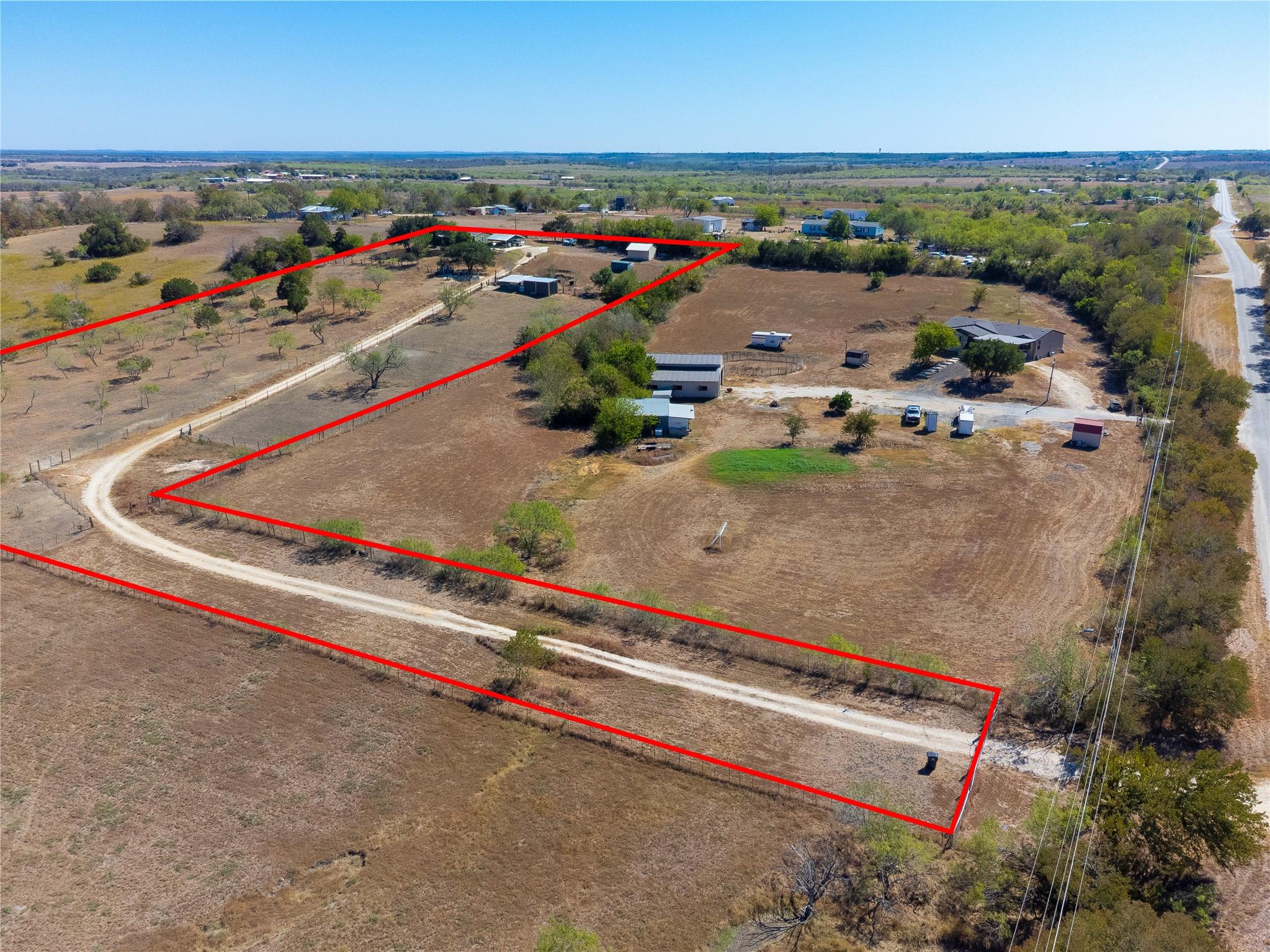 250 Rocky Rd, Lockhart, TX 78644