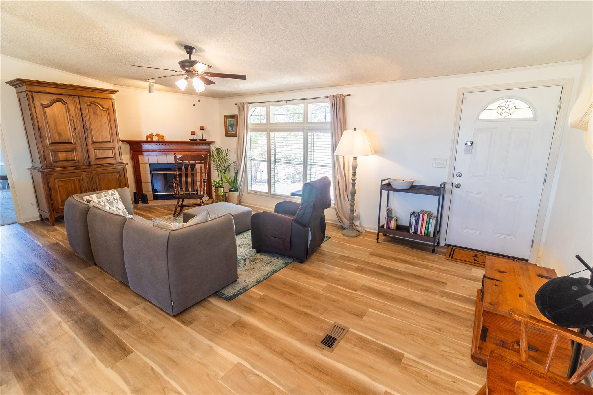 250 Rocky Rd, Lockhart, TX 78644