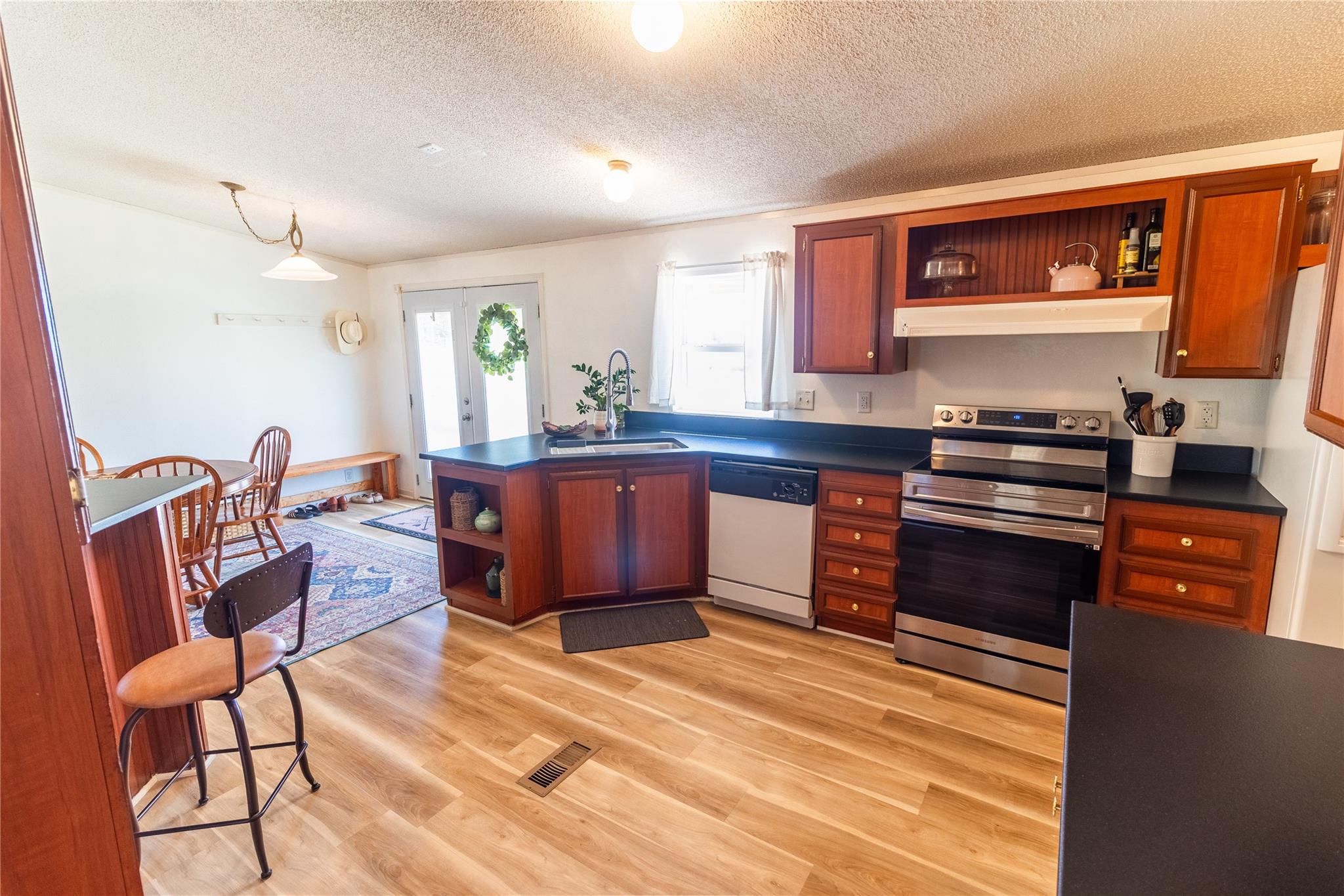 250 Rocky Rd, Lockhart, TX 78644