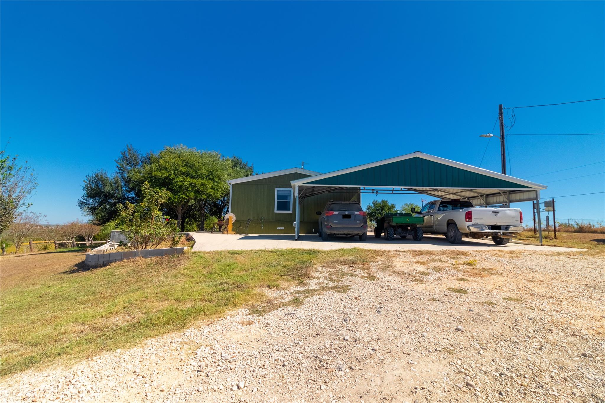 250 Rocky Rd, Lockhart, TX 78644