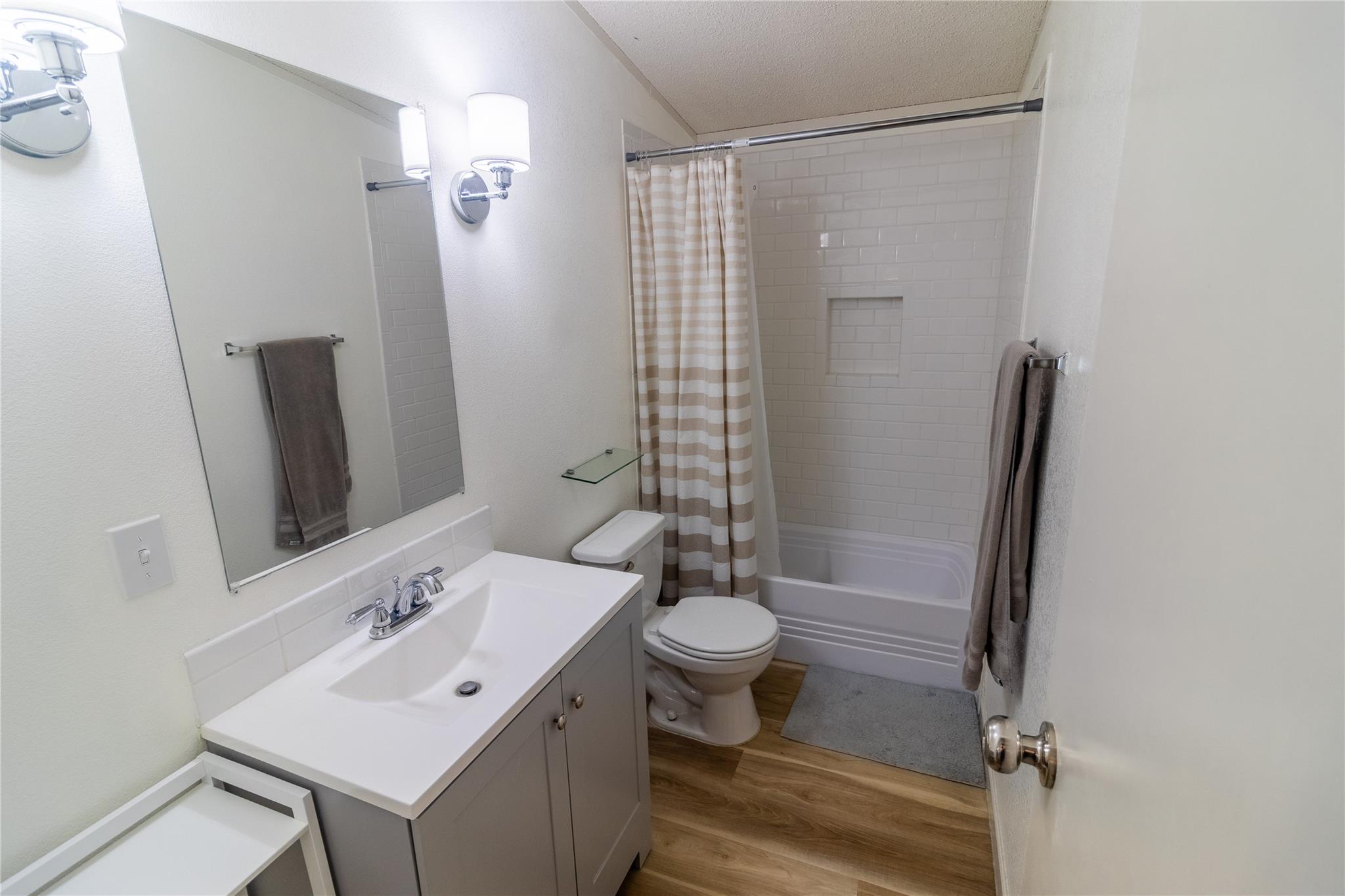 250 Rocky Rd, Lockhart, TX 78644