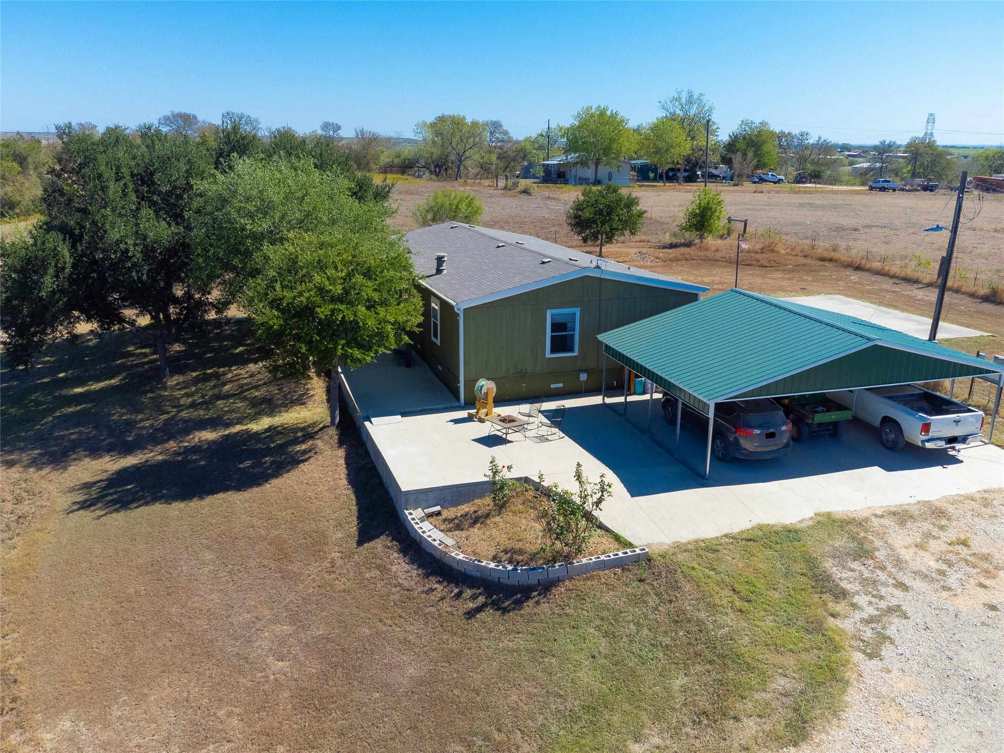250 Rocky Rd, Lockhart, TX 78644