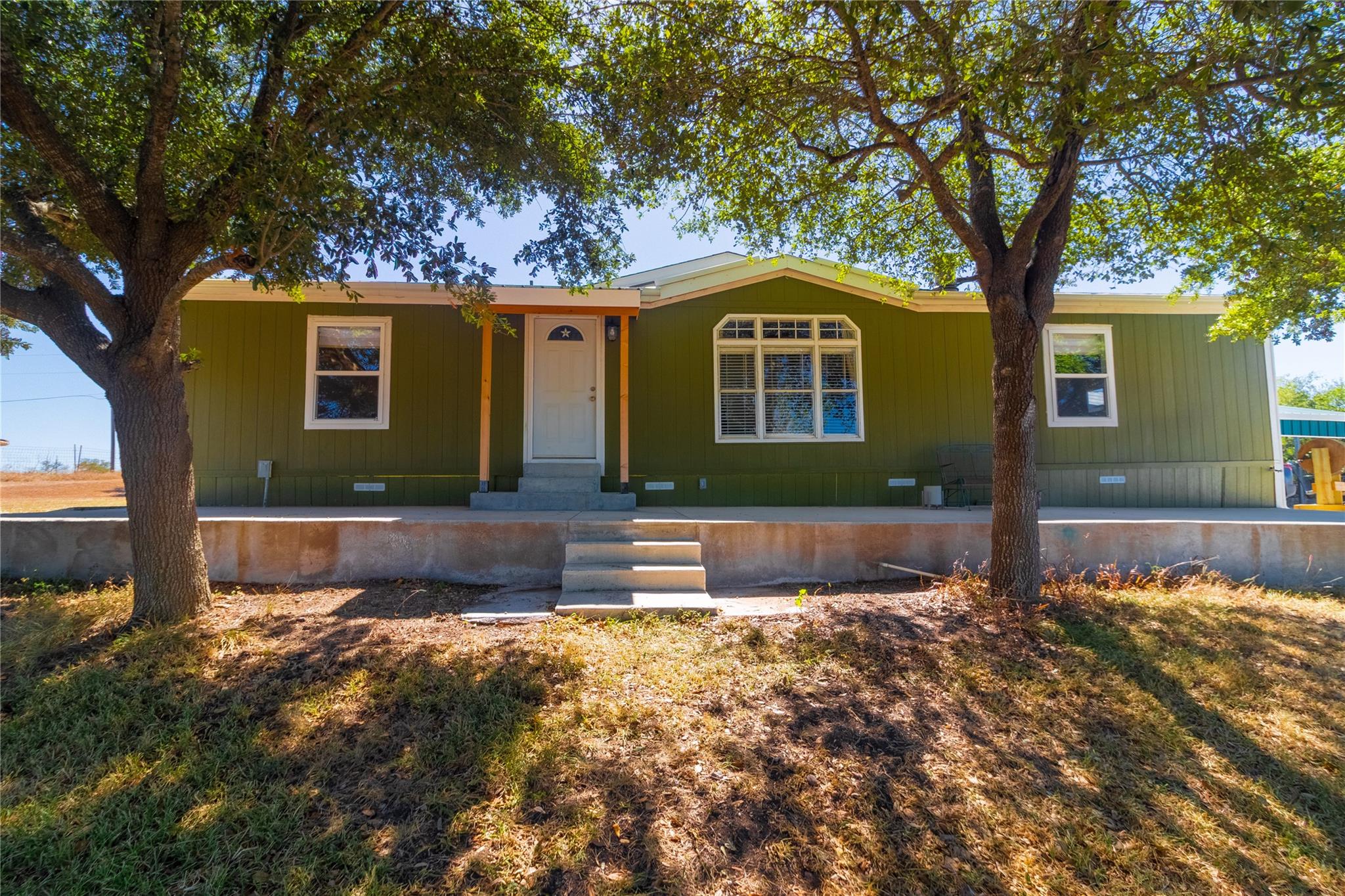 250 Rocky Rd, Lockhart, TX 78644