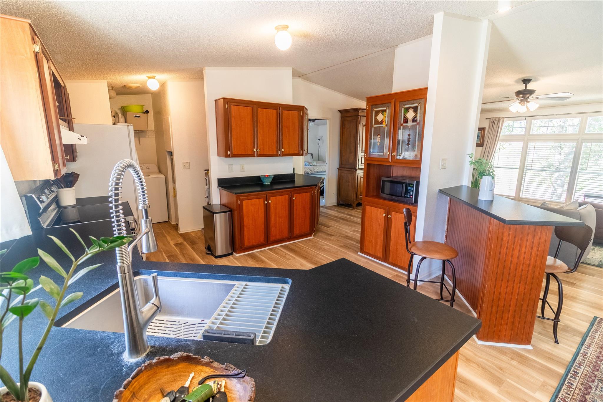 250 Rocky Rd, Lockhart, TX 78644