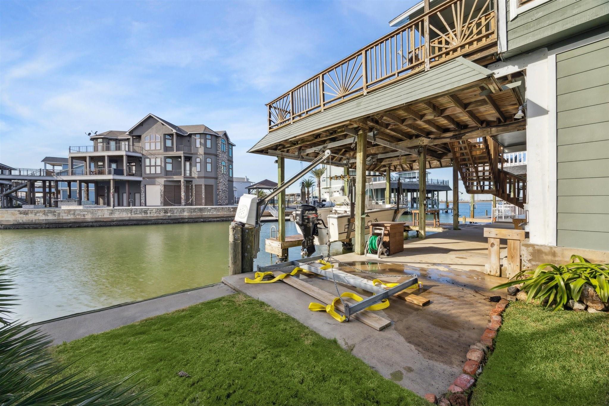 339 Admiral Cir, Galveston, TX 77554
