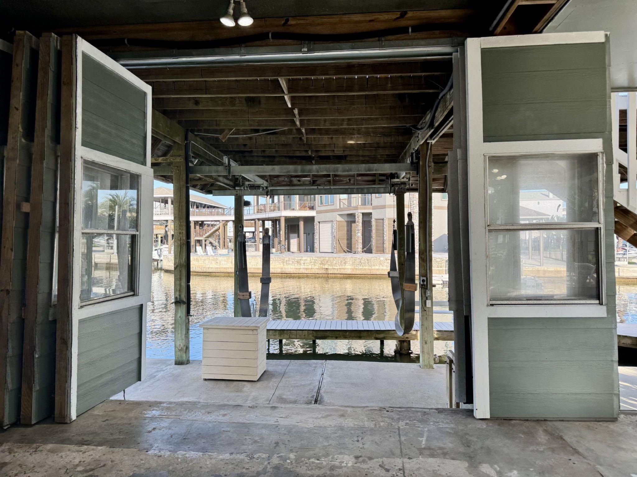 339 Admiral Cir, Galveston, TX 77554