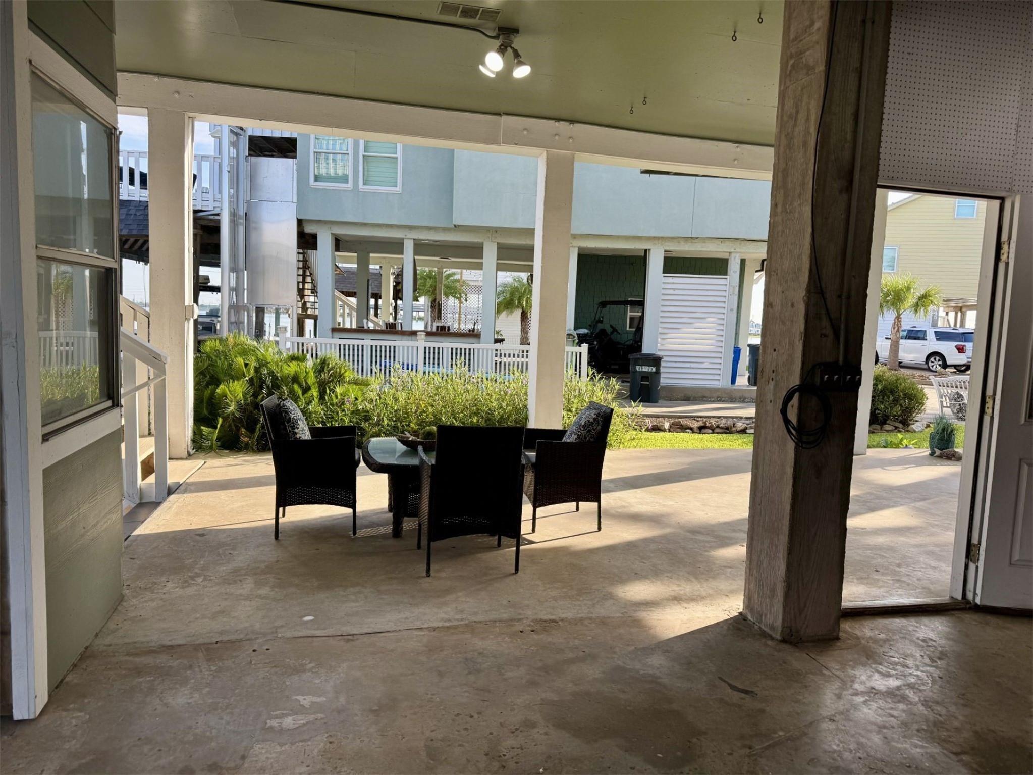 339 Admiral Cir, Galveston, TX 77554