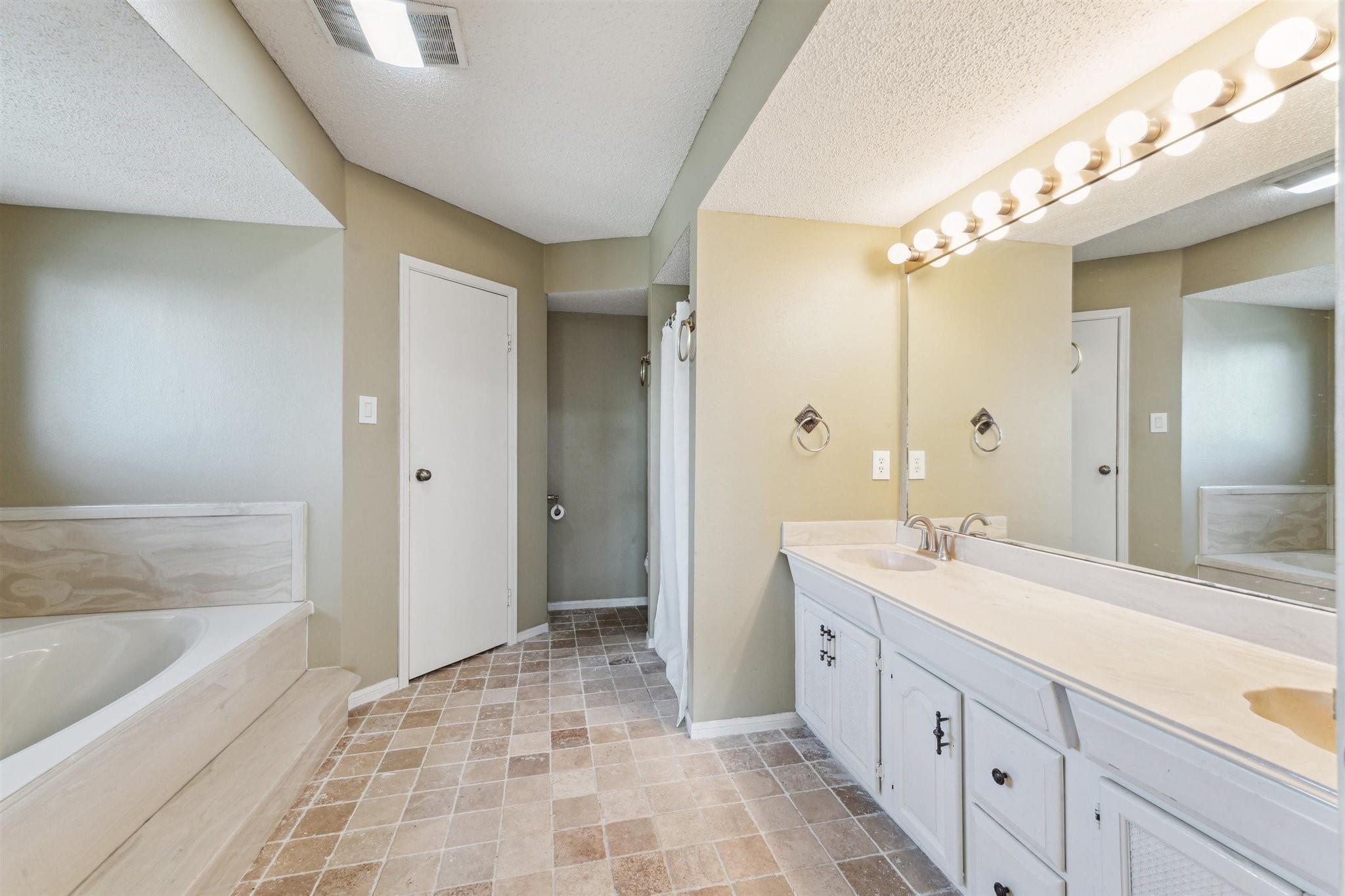 339 Admiral Cir, Galveston, TX 77554