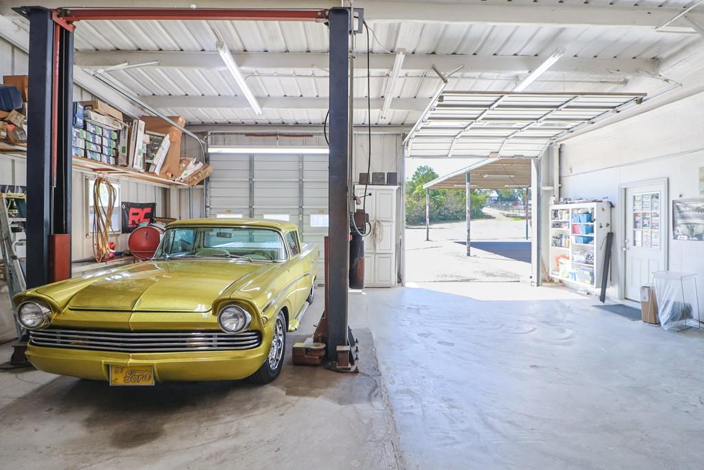 415 State Highway 36 S Highway, Caldwell, TX 77836