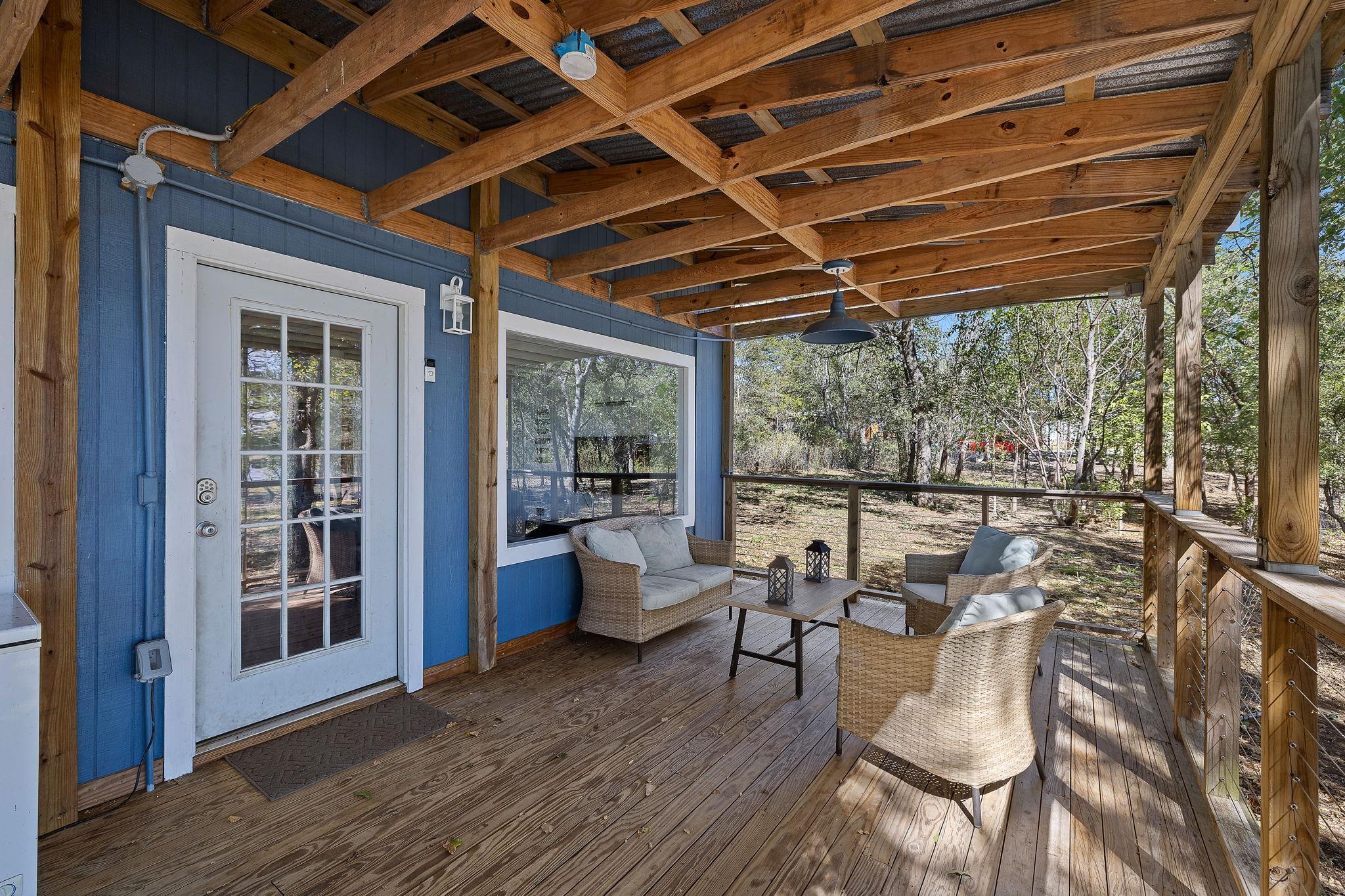 131 Moccasin Bend Dr, Smithville, TX 78957