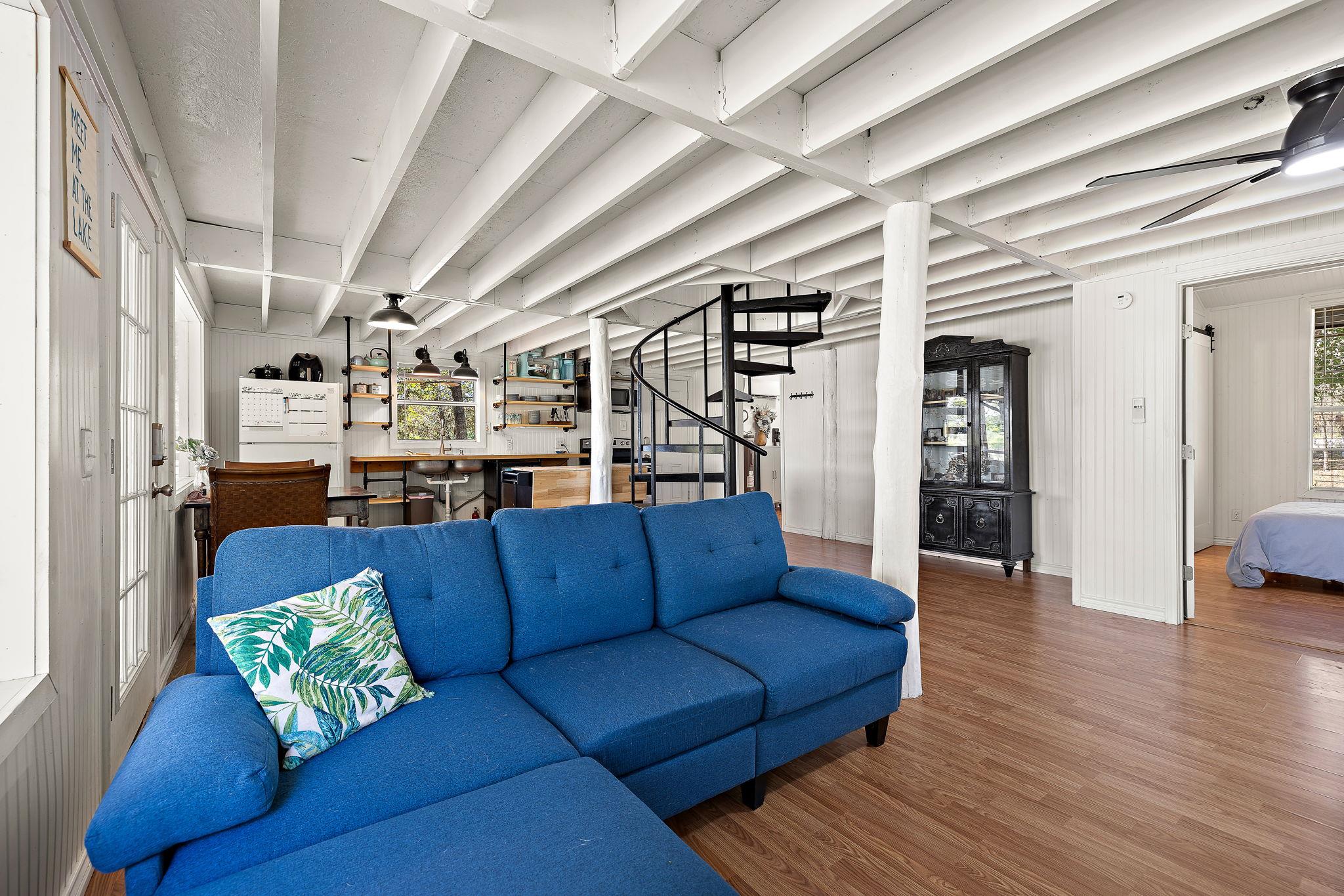 131 Moccasin Bend Dr, Smithville, TX 78957