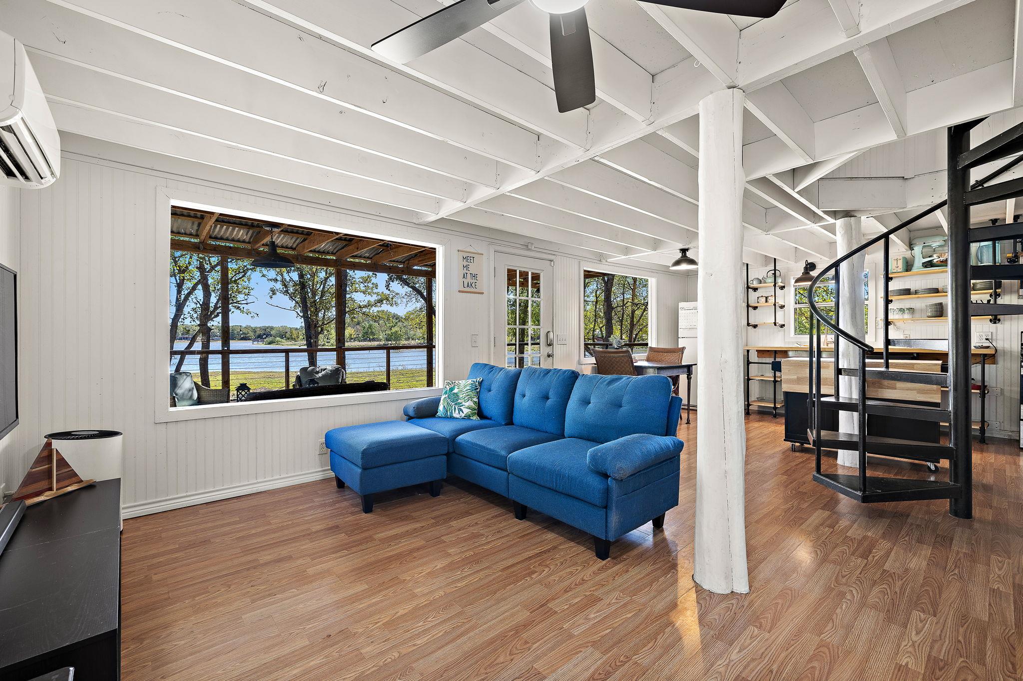 131 Moccasin Bend Dr, Smithville, TX 78957