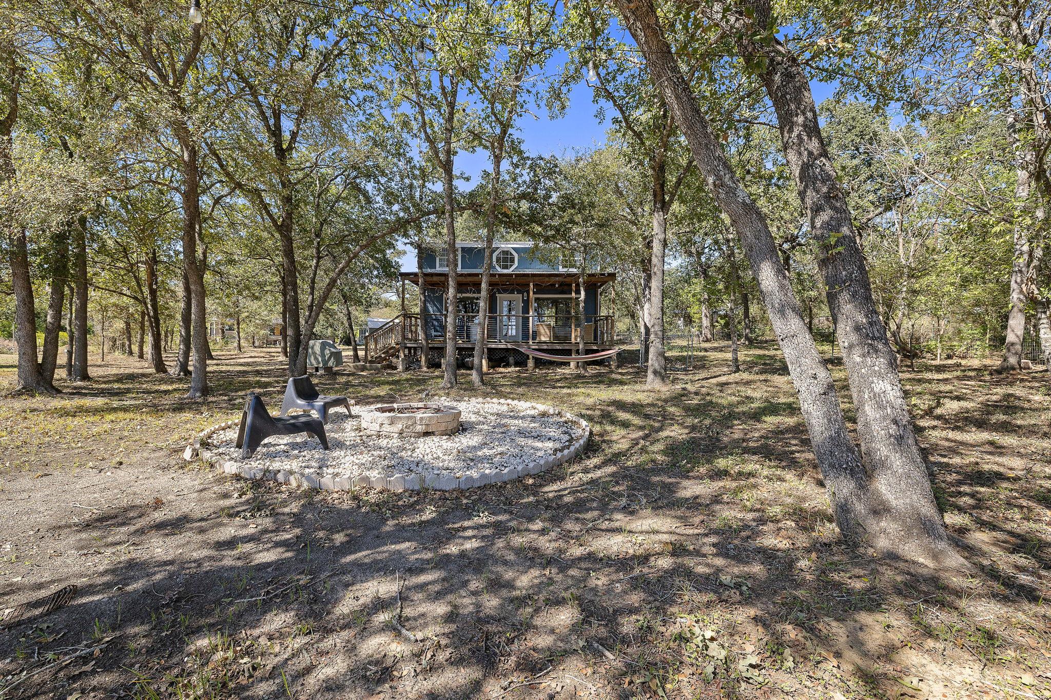 131 Moccasin Bend Dr, Smithville, TX 78957