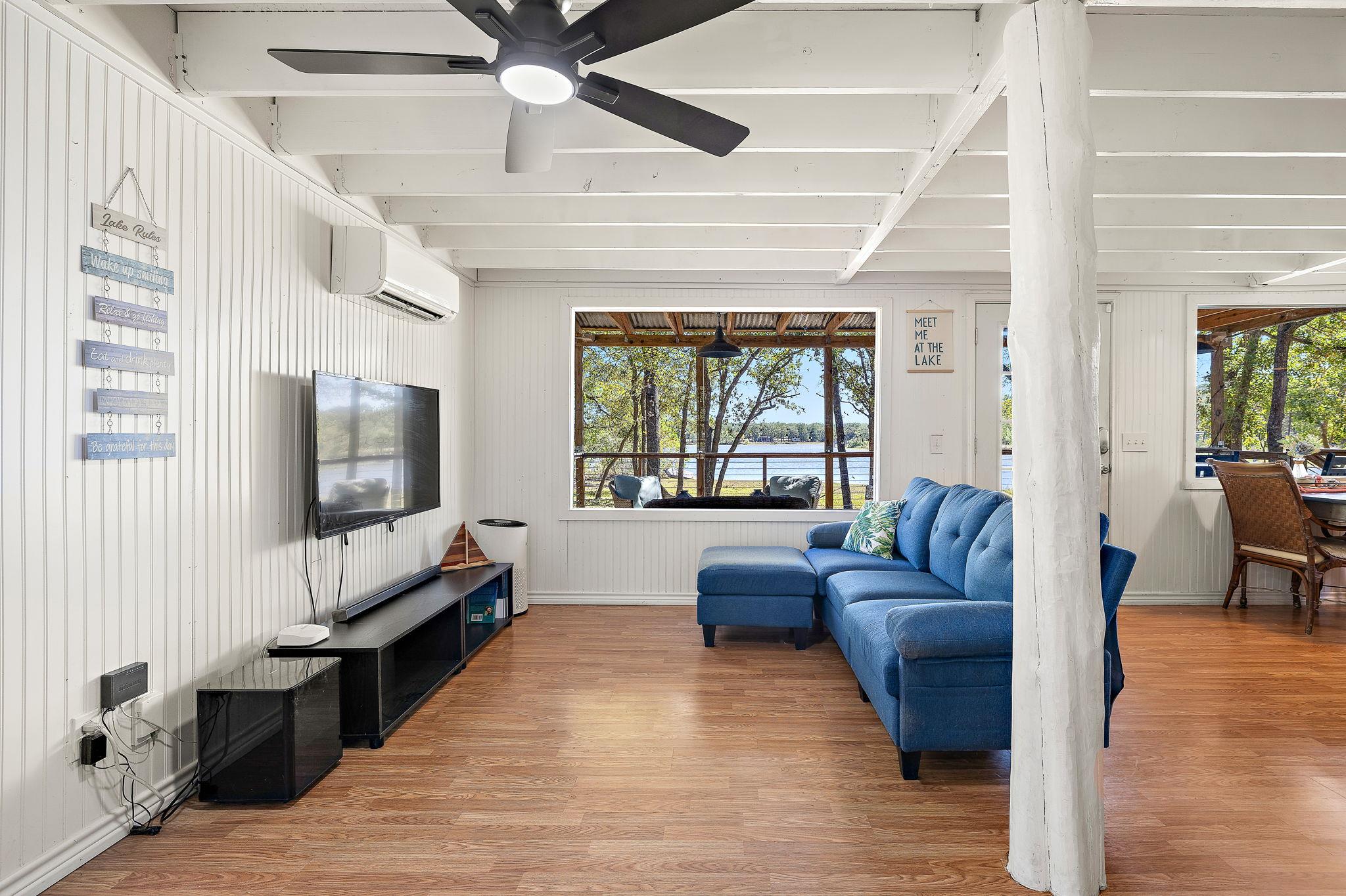 131 Moccasin Bend Dr, Smithville, TX 78957