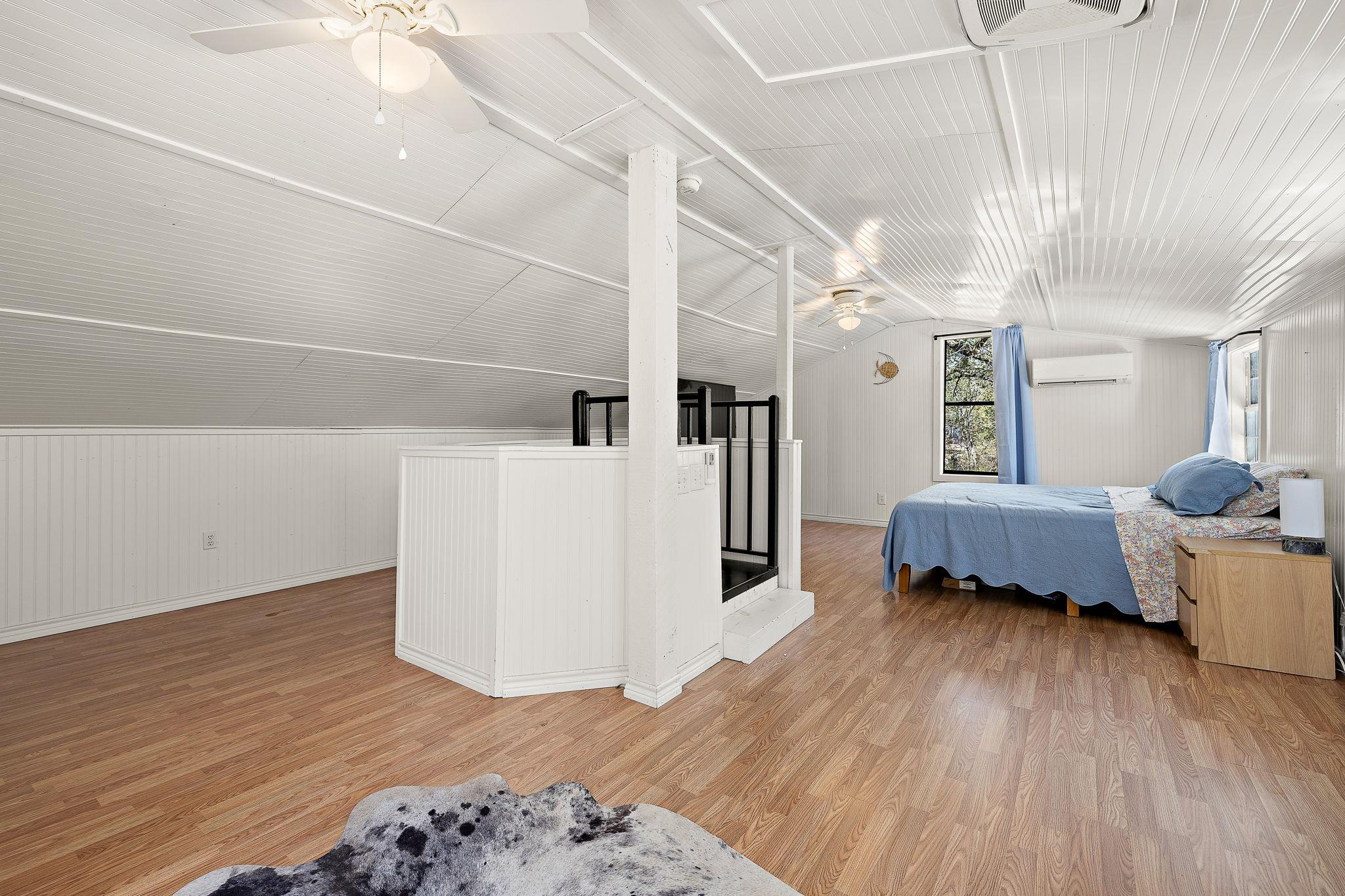 131 Moccasin Bend Dr, Smithville, TX 78957