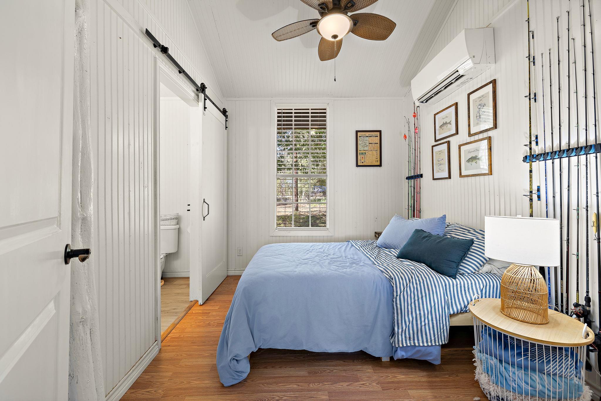 131 Moccasin Bend Dr, Smithville, TX 78957