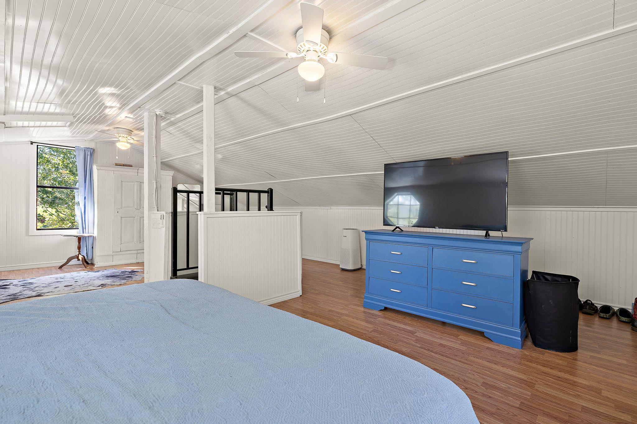 131 Moccasin Bend Dr, Smithville, TX 78957