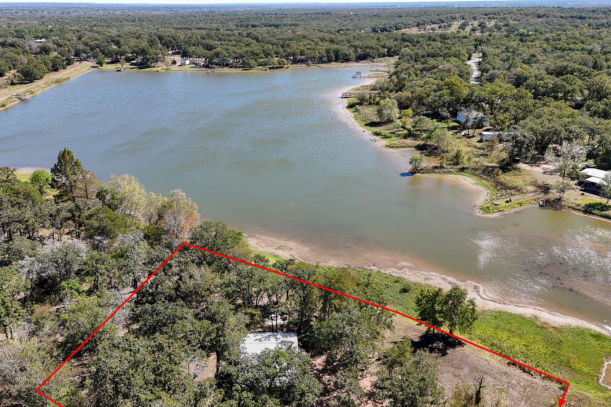 131 Moccasin Bend Dr, Smithville, TX 78957