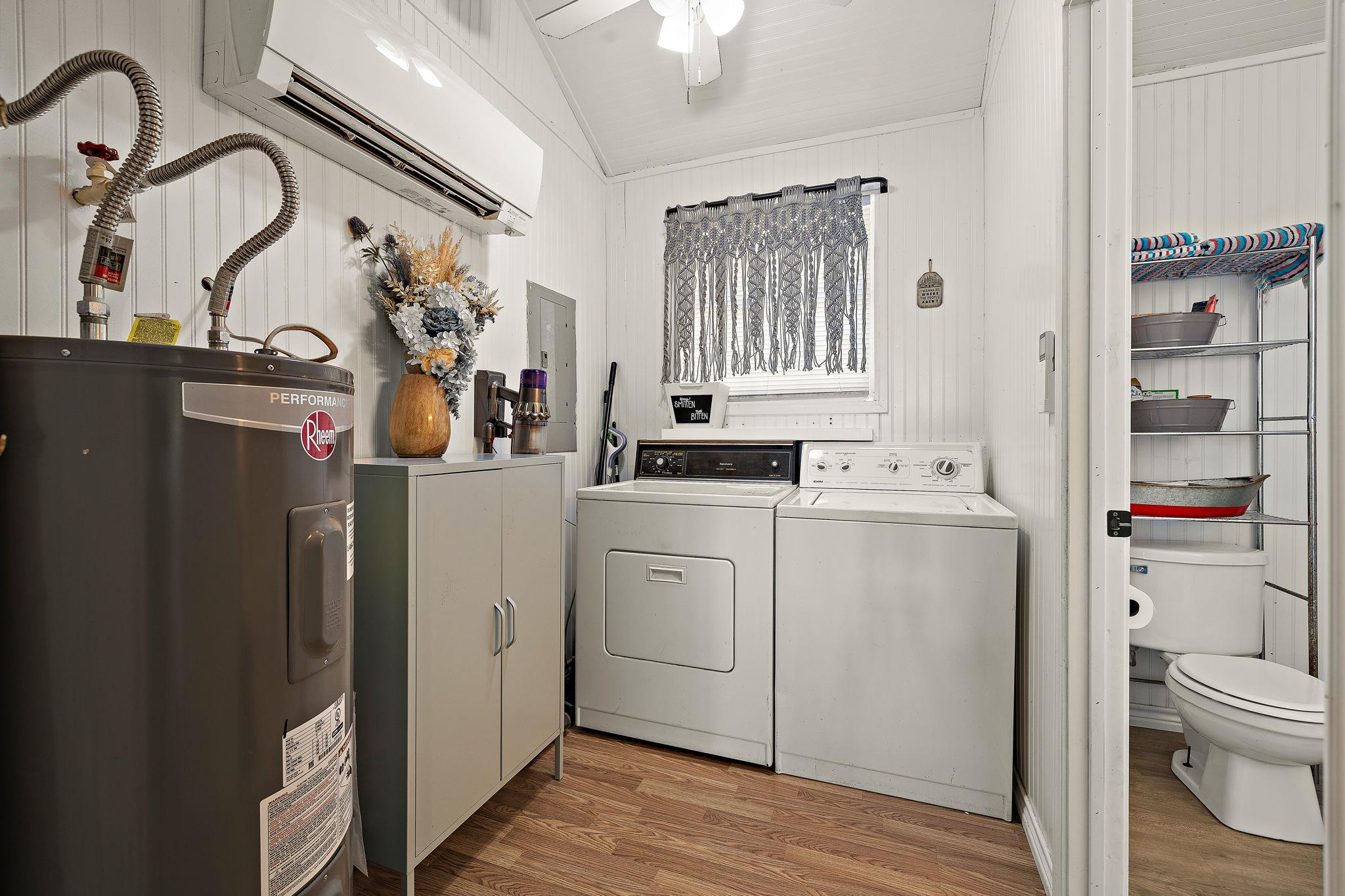 131 Moccasin Bend Dr, Smithville, TX 78957