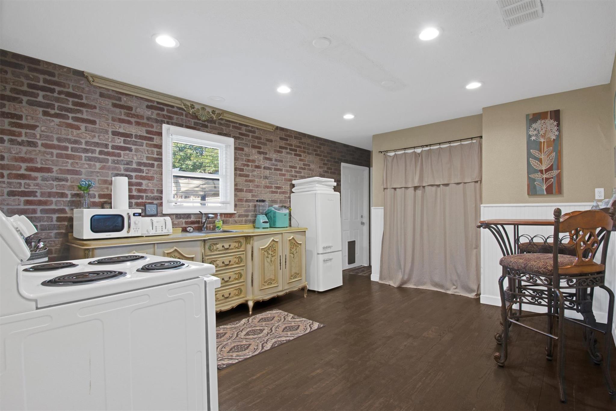 1236 S Academy Ave S, New Braunfels, TX 78130