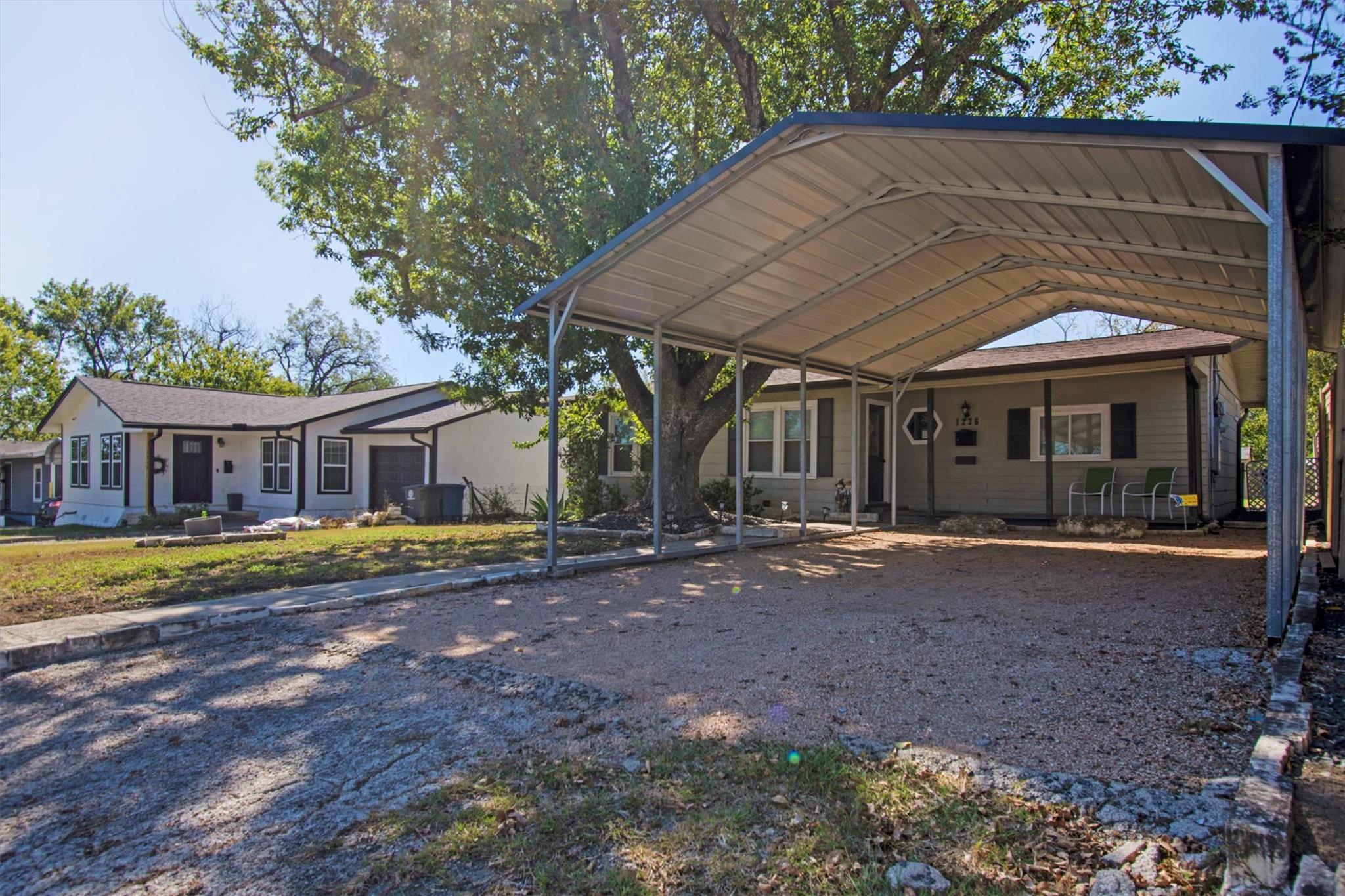 1236 S Academy Ave S, New Braunfels, TX 78130