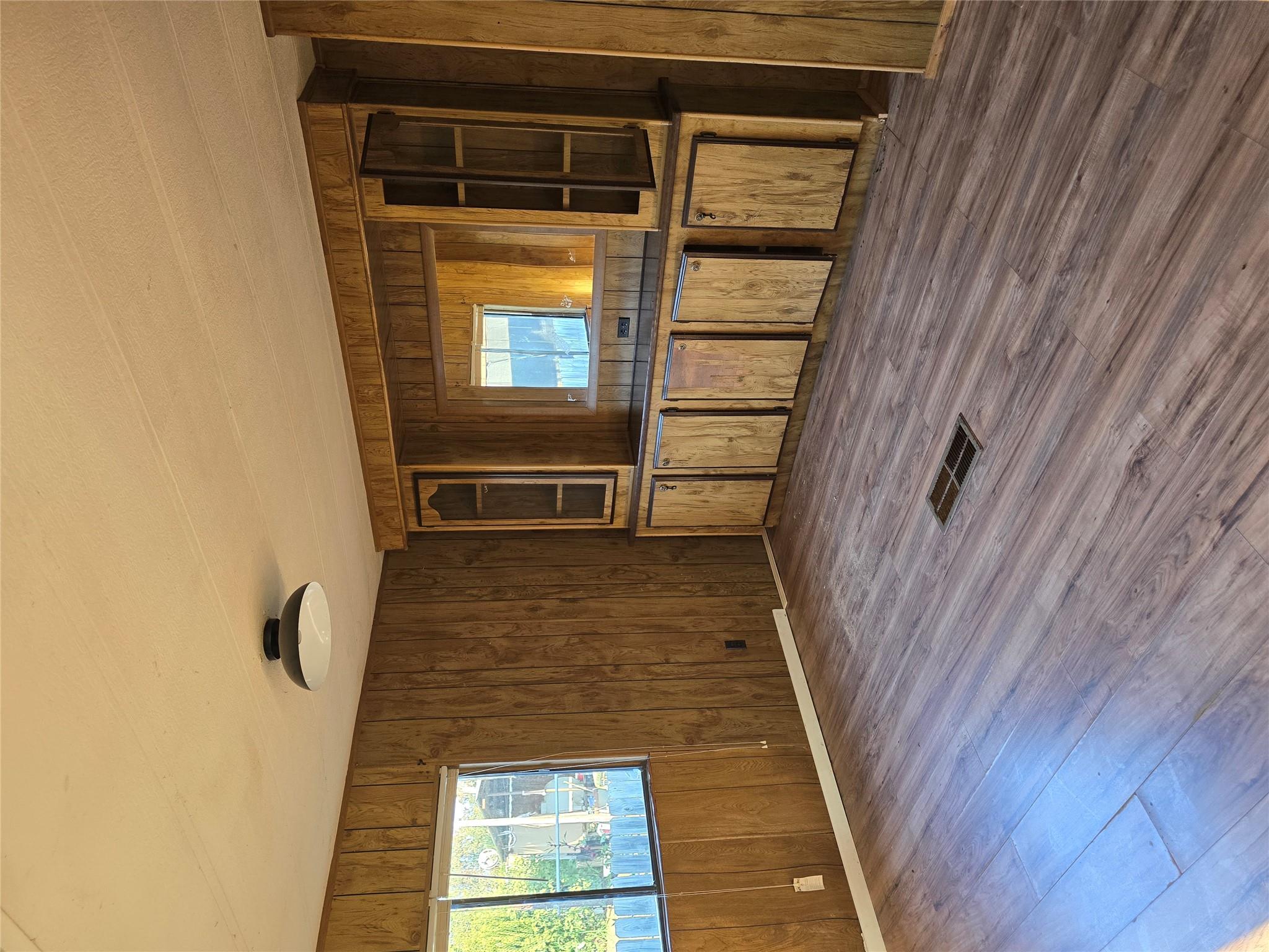 301 S Johnson Ave, Thorndale, TX 76577