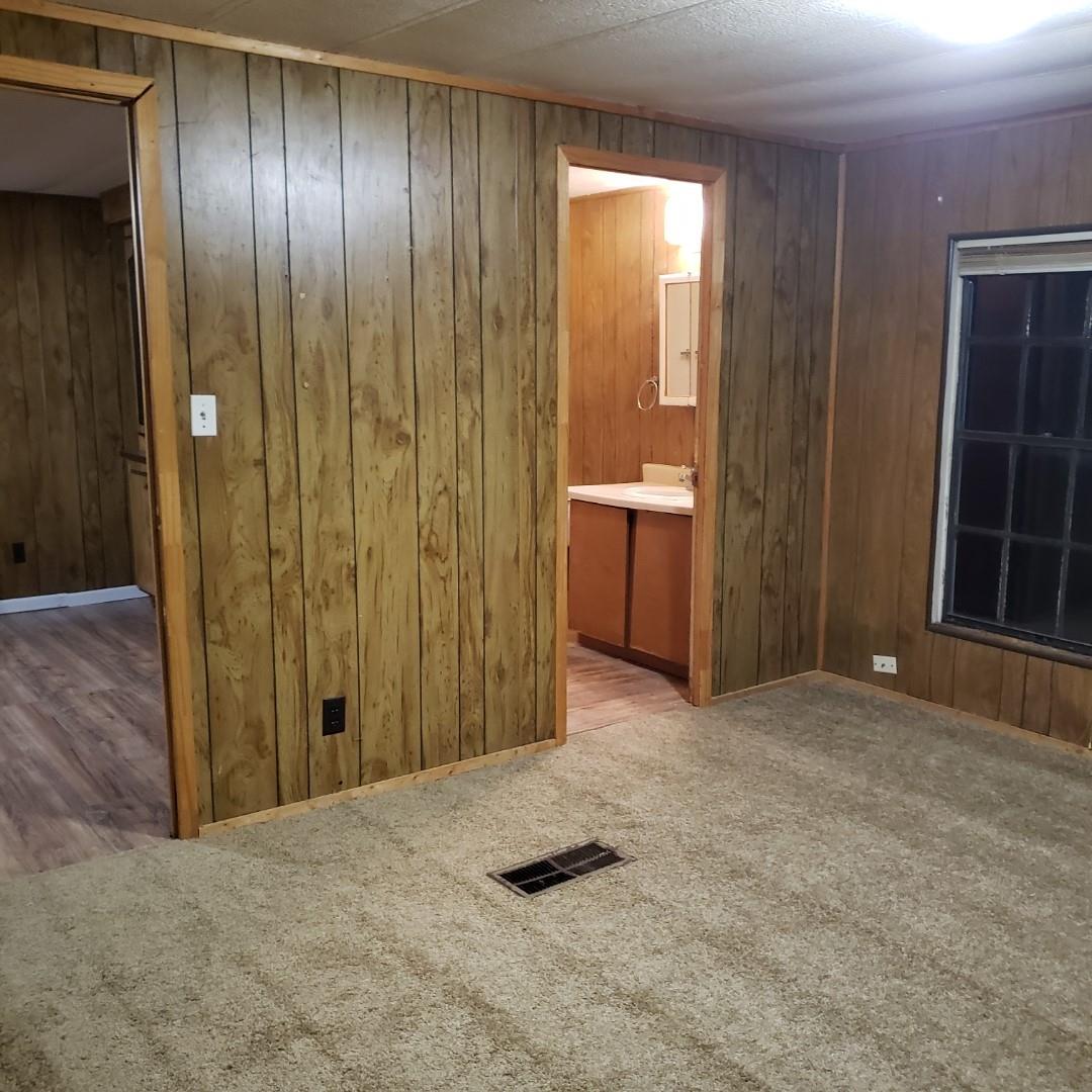 301 S Johnson Ave, Thorndale, TX 76577