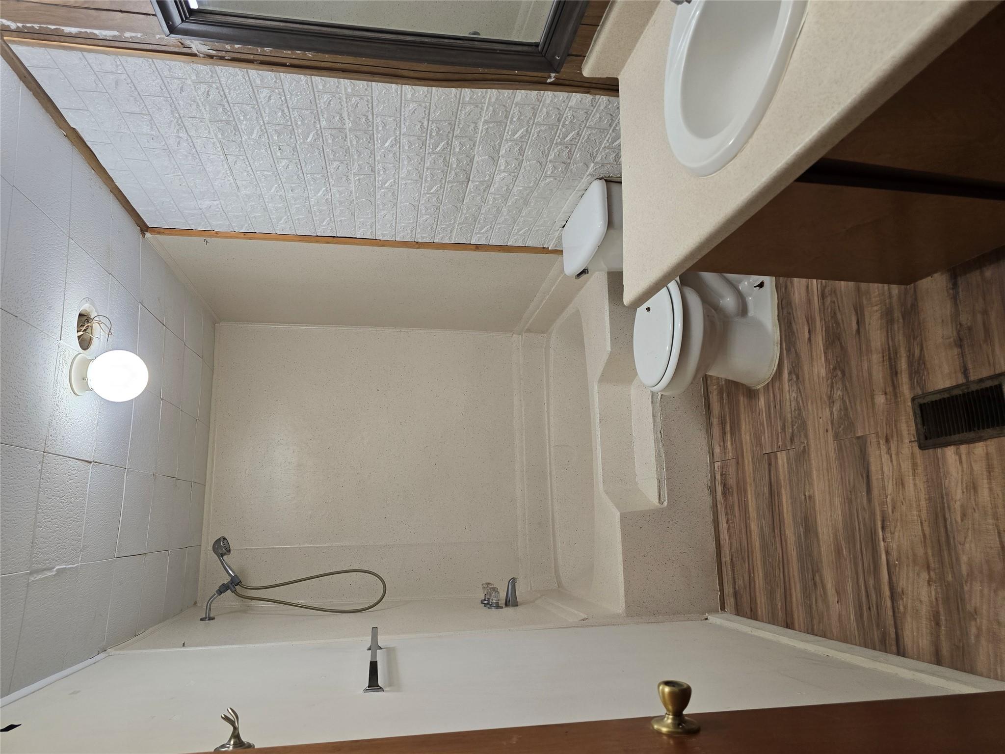 301 S Johnson Ave, Thorndale, TX 76577