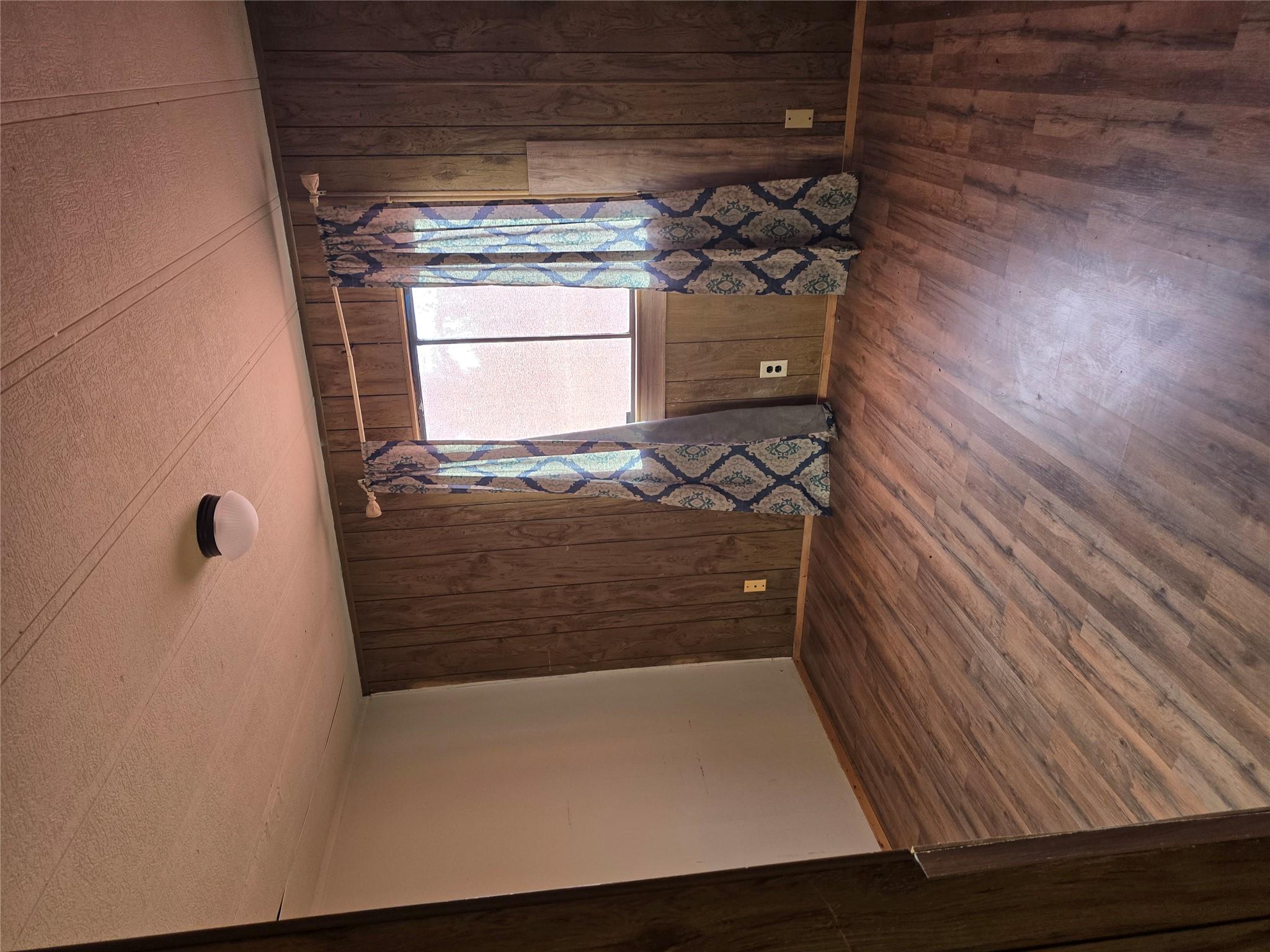 301 S Johnson Ave, Thorndale, TX 76577