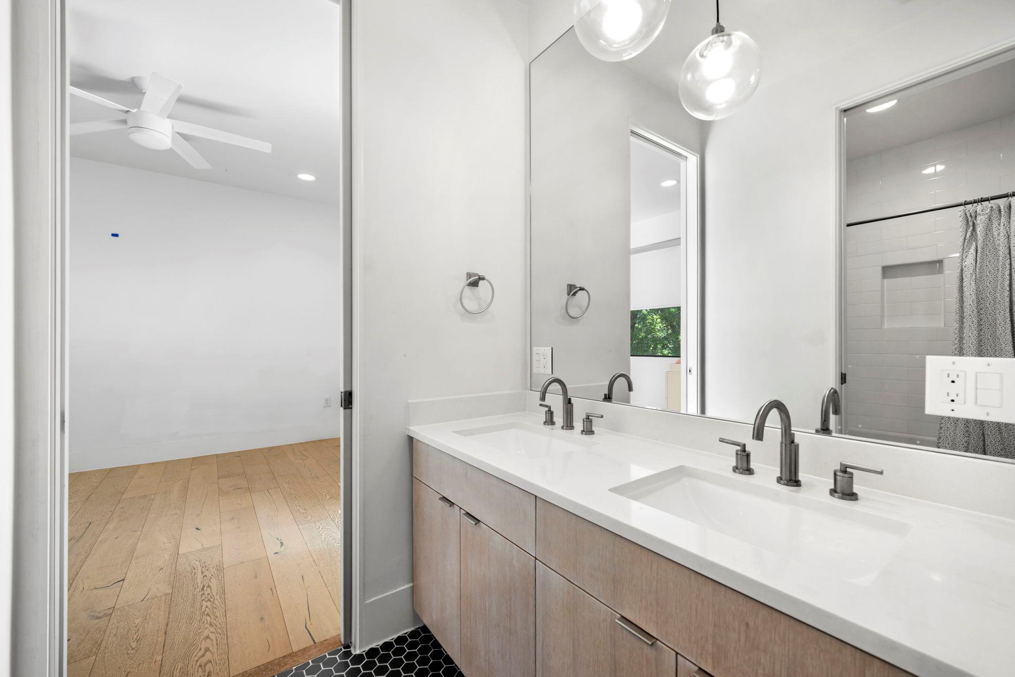 1116 Mariposa Dr # D, Austin, TX 78704