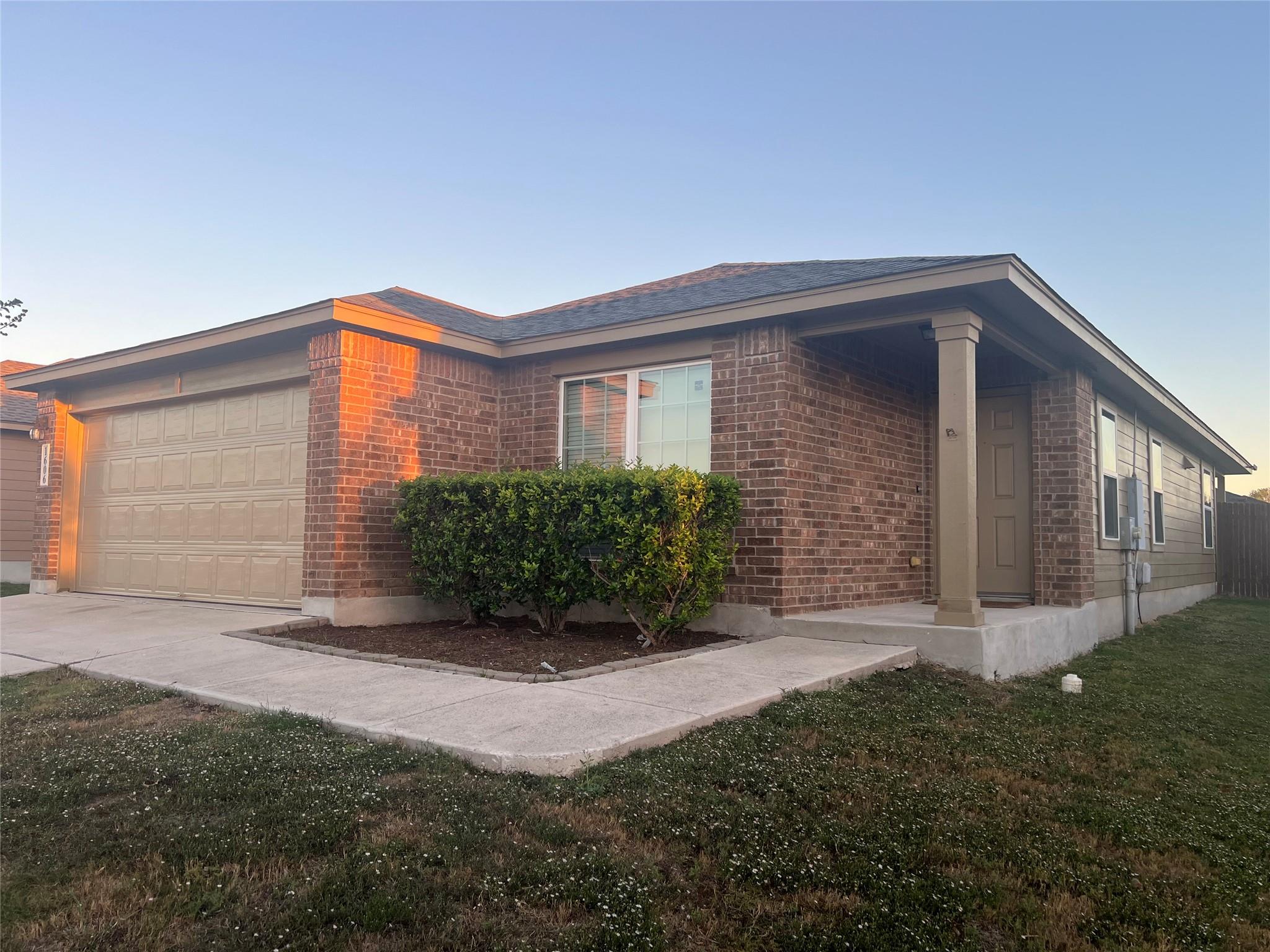 1606 Shenandoah Trl, Lockhart, TX 78644