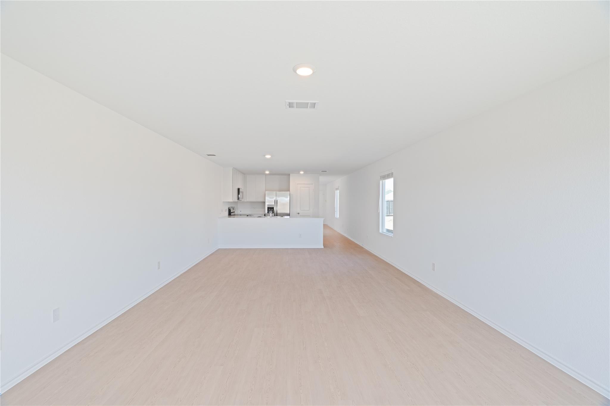 241 Kings Row Ln, Jarrell, TX 76537