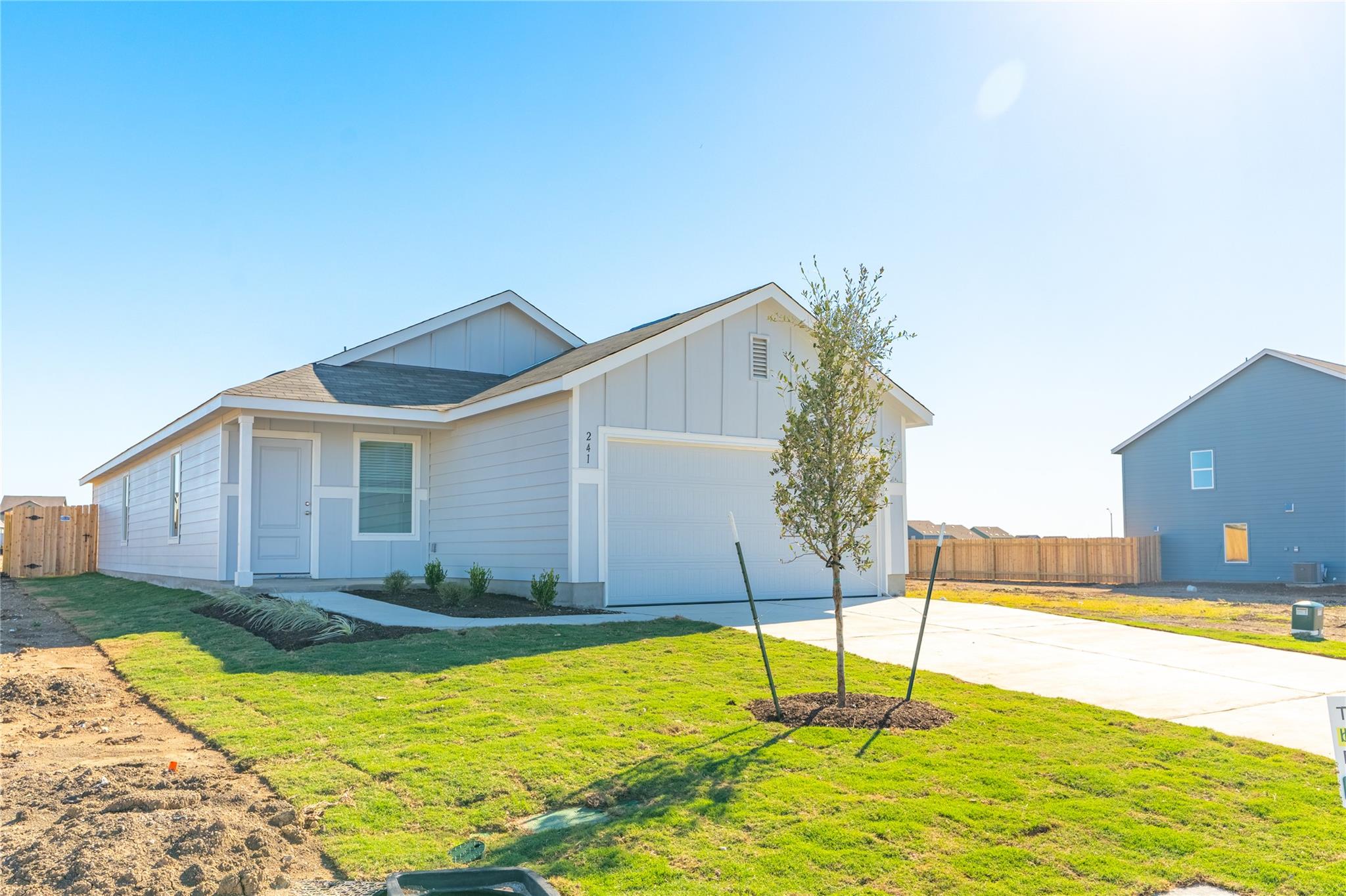 241 Kings Row Ln, Jarrell, TX 76537