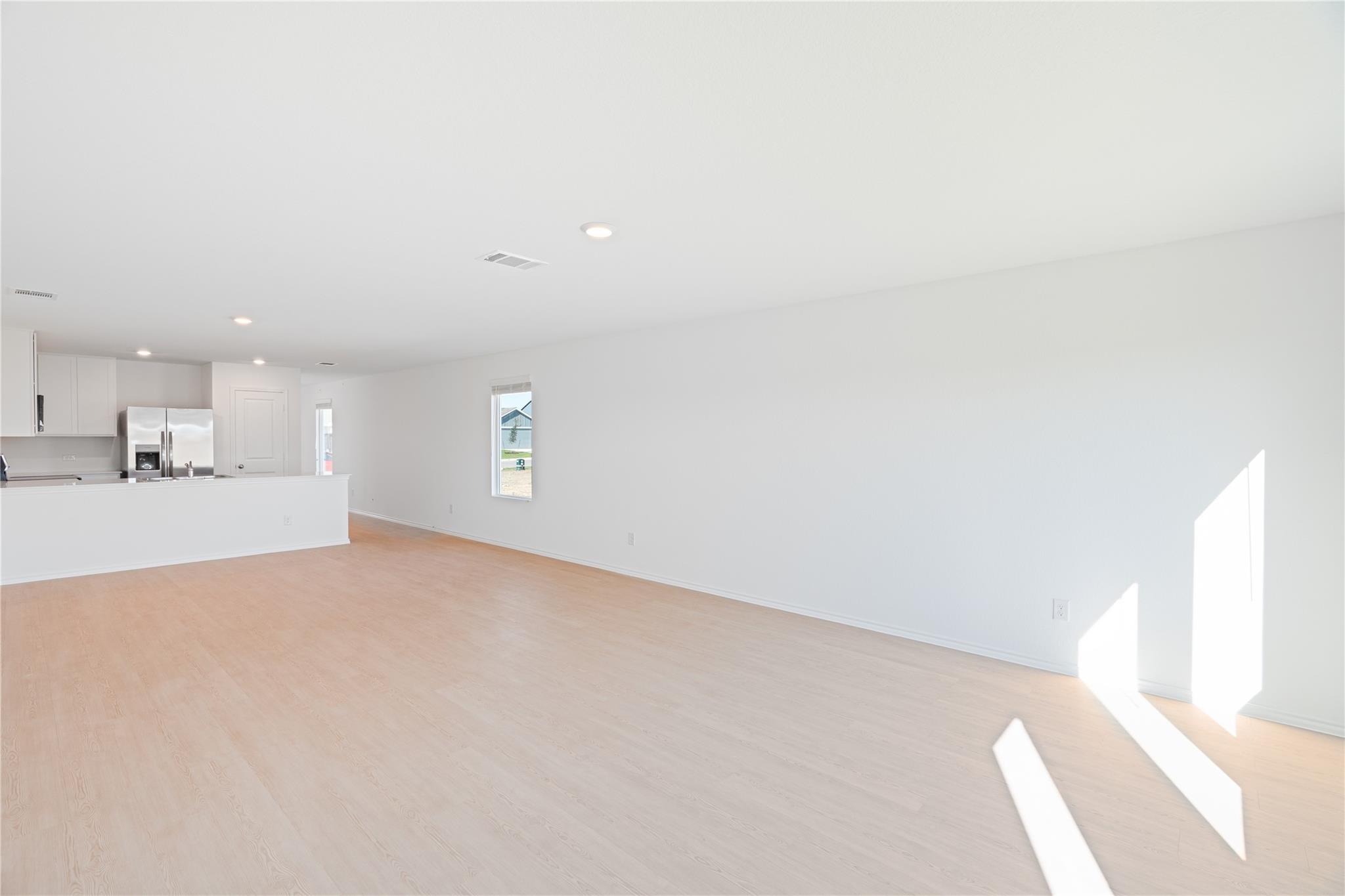 241 Kings Row Ln, Jarrell, TX 76537