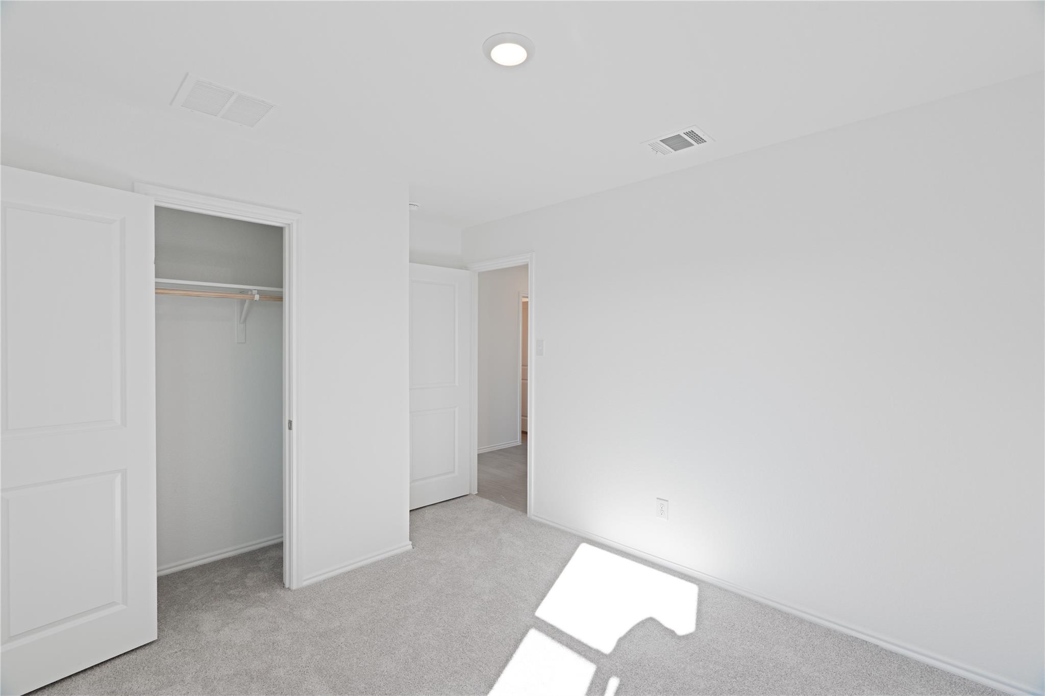 241 Kings Row Ln, Jarrell, TX 76537