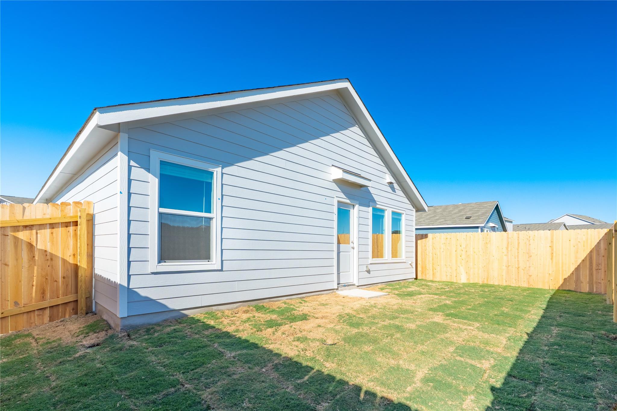 241 Kings Row Ln, Jarrell, TX 76537