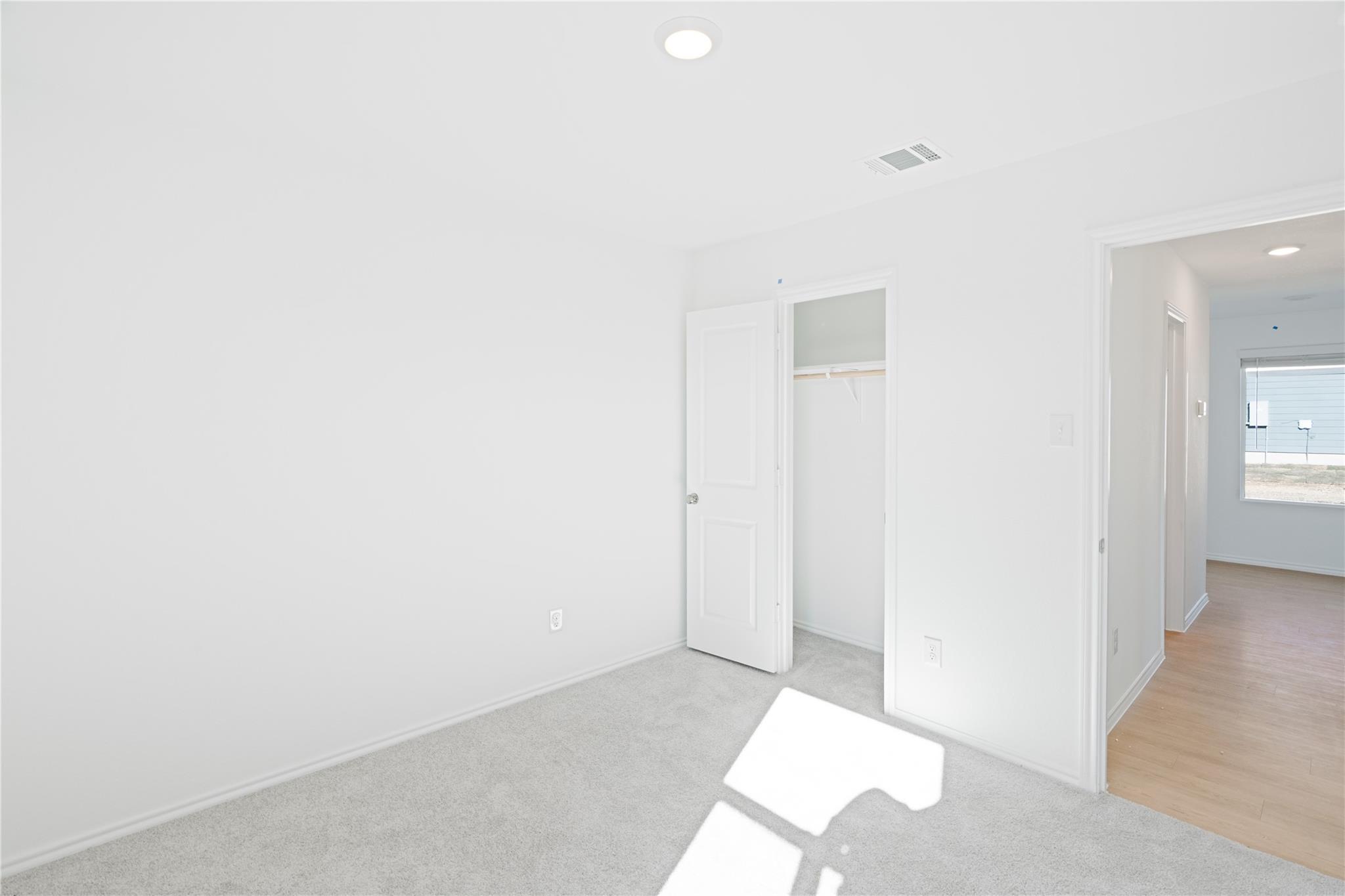 241 Kings Row Ln, Jarrell, TX 76537