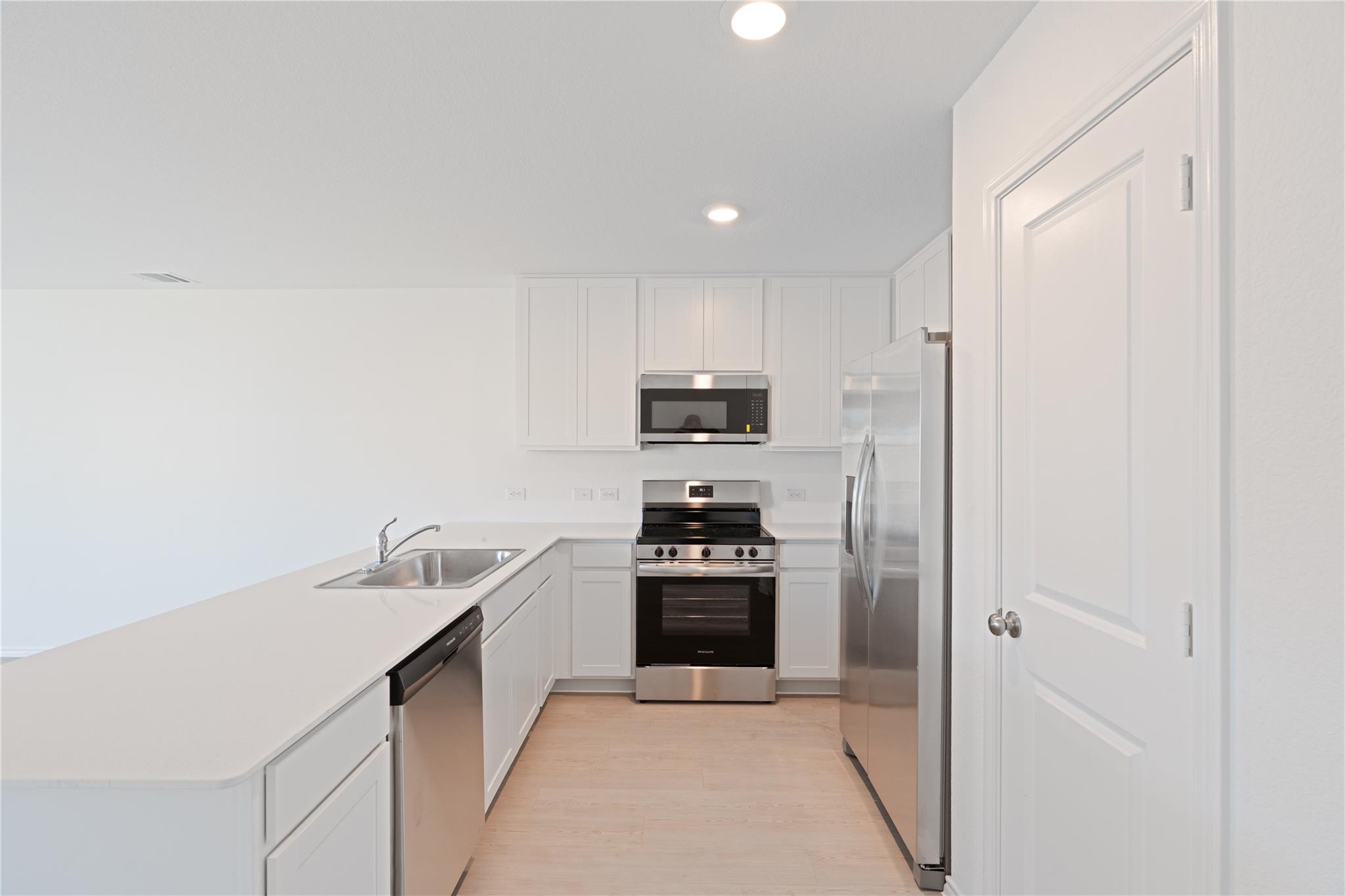 241 Kings Row Ln, Jarrell, TX 76537