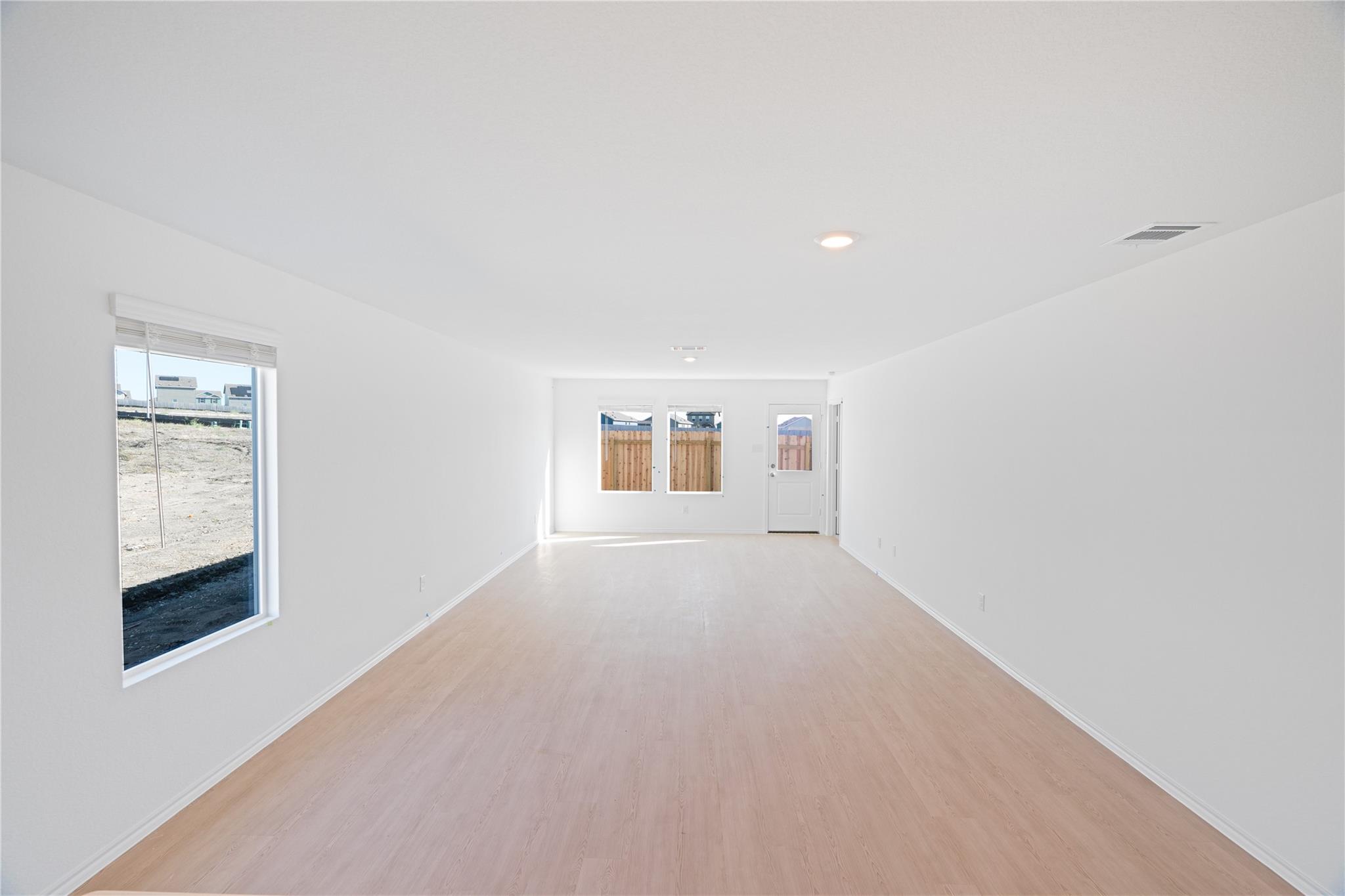 241 Kings Row Ln, Jarrell, TX 76537