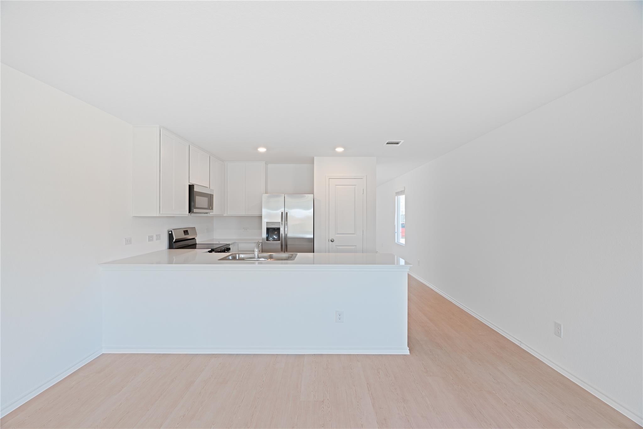 241 Kings Row Ln, Jarrell, TX 76537